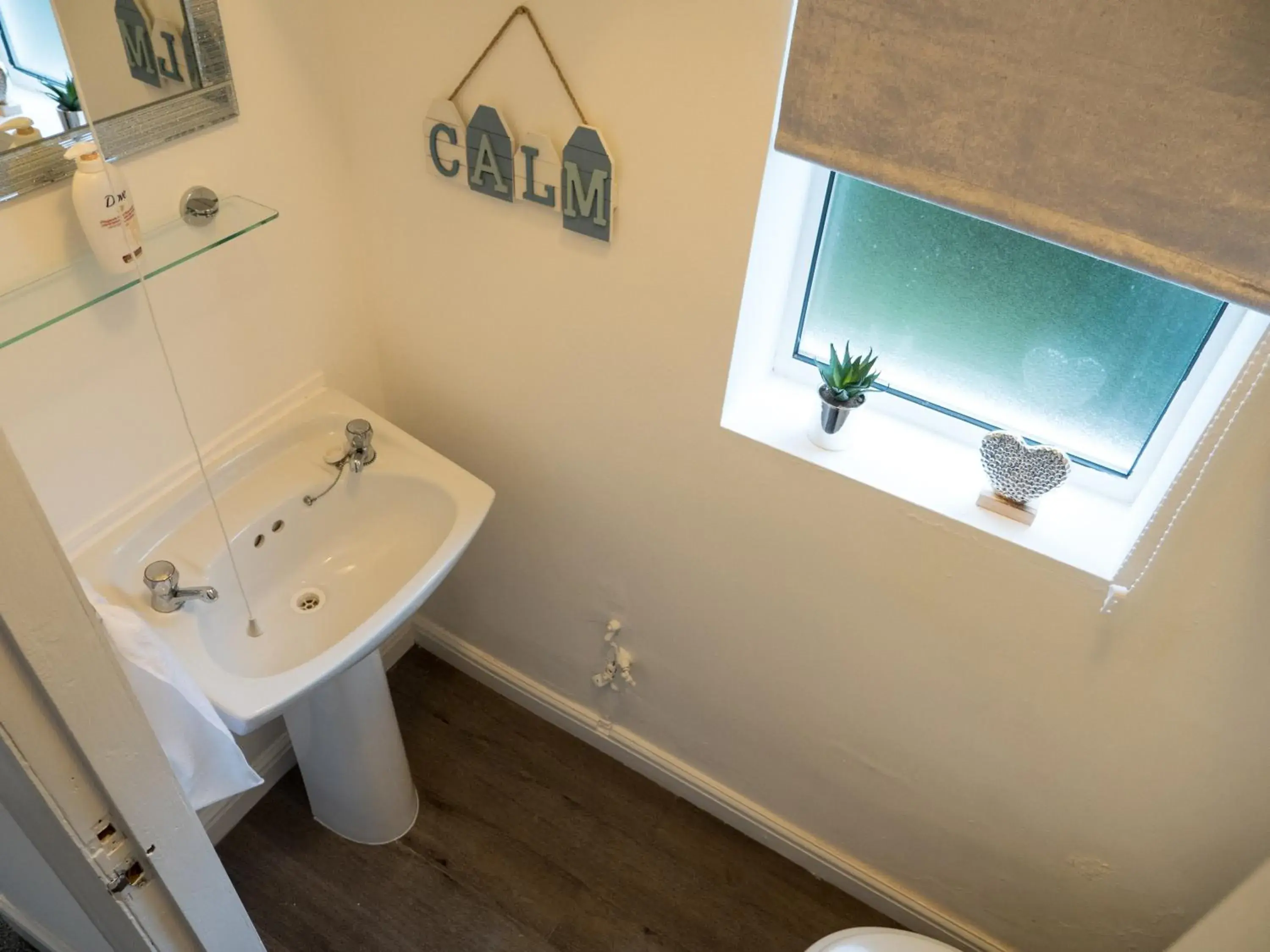 Bathroom in Zoo Cottage