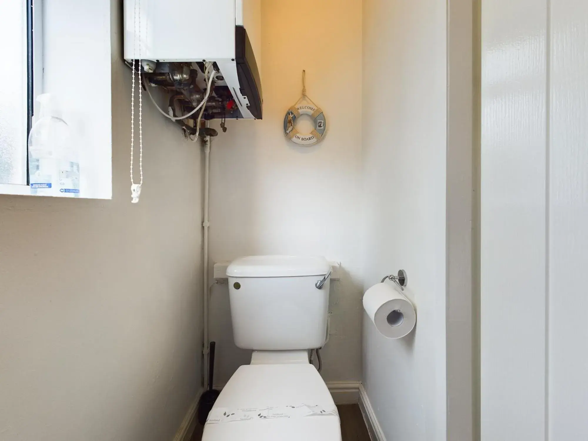 Toilet, Bathroom in Zoo Cottage