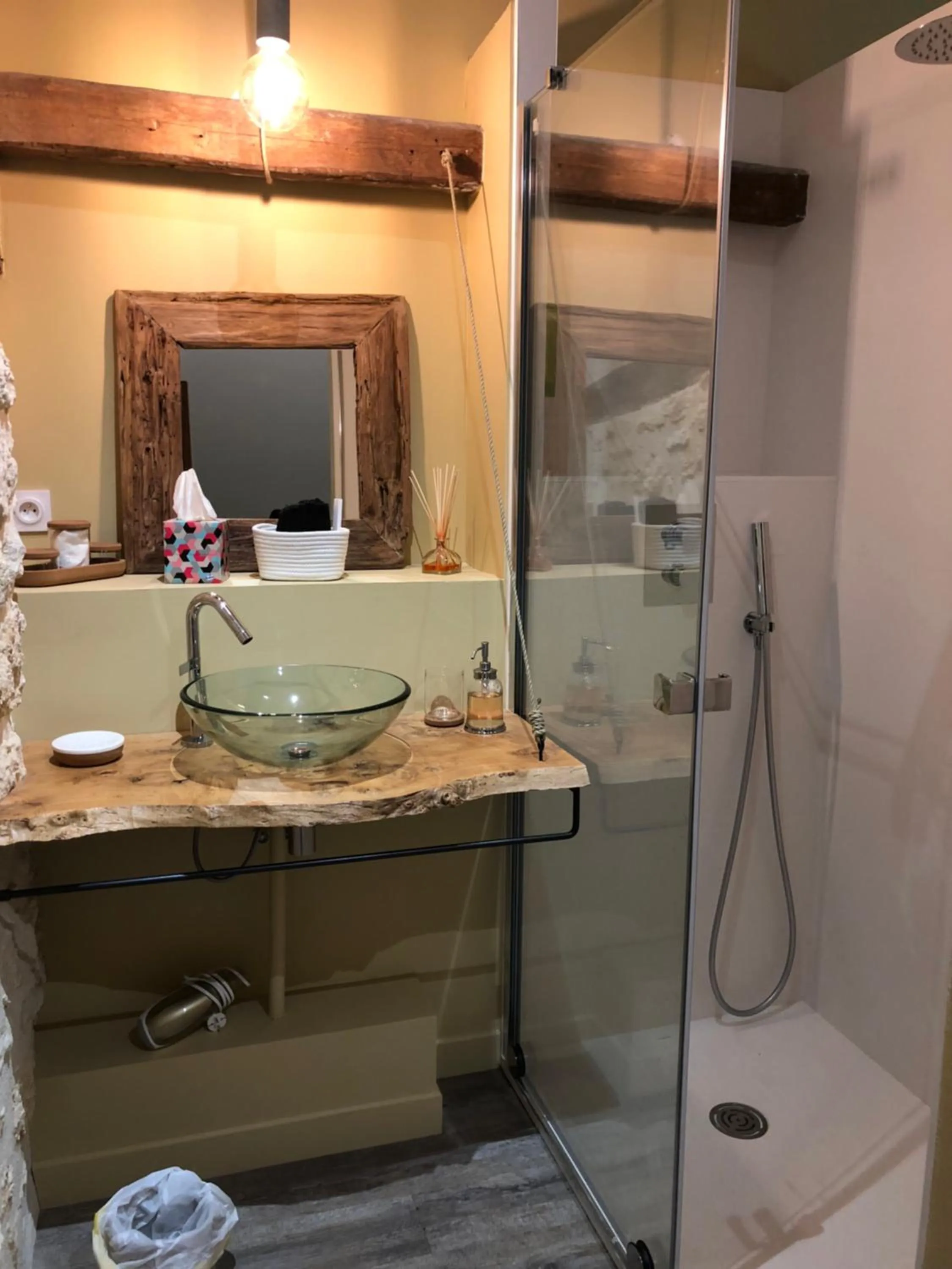 Bathroom in Les Bulles De Bordeaux