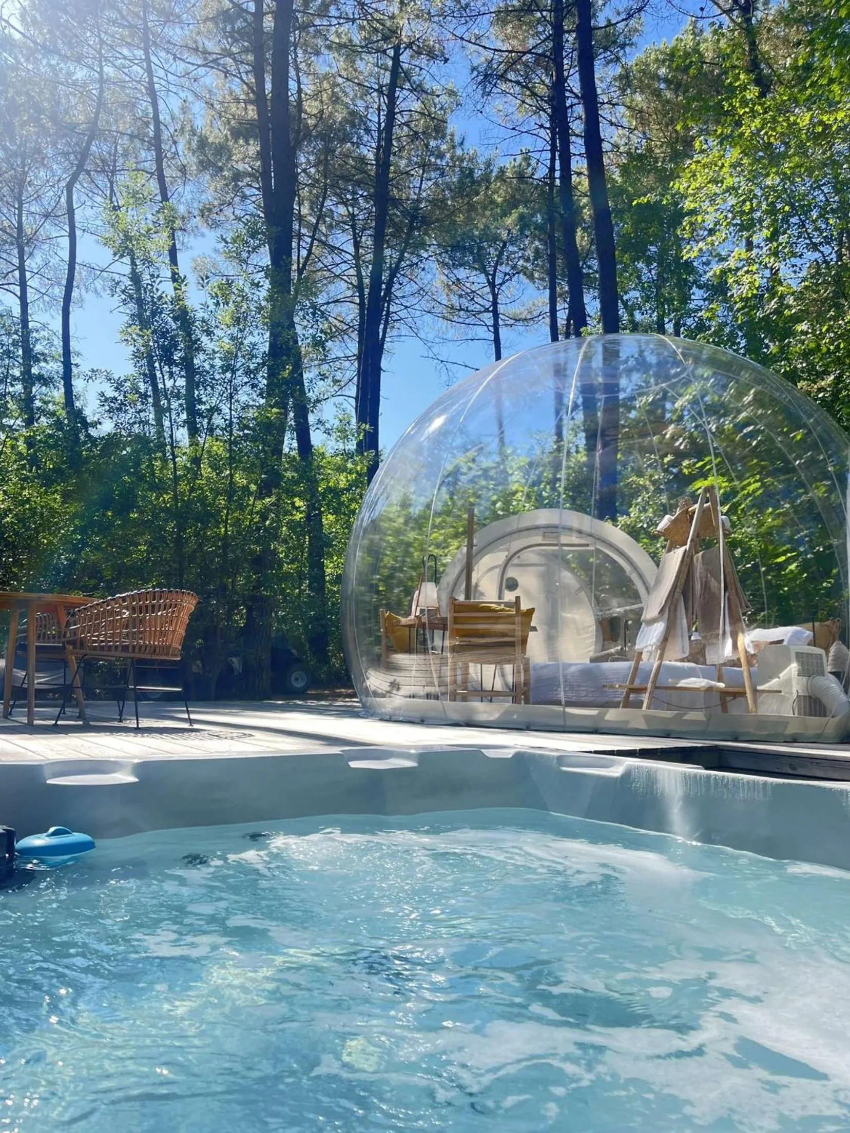 Day in Les Bulles De Bordeaux