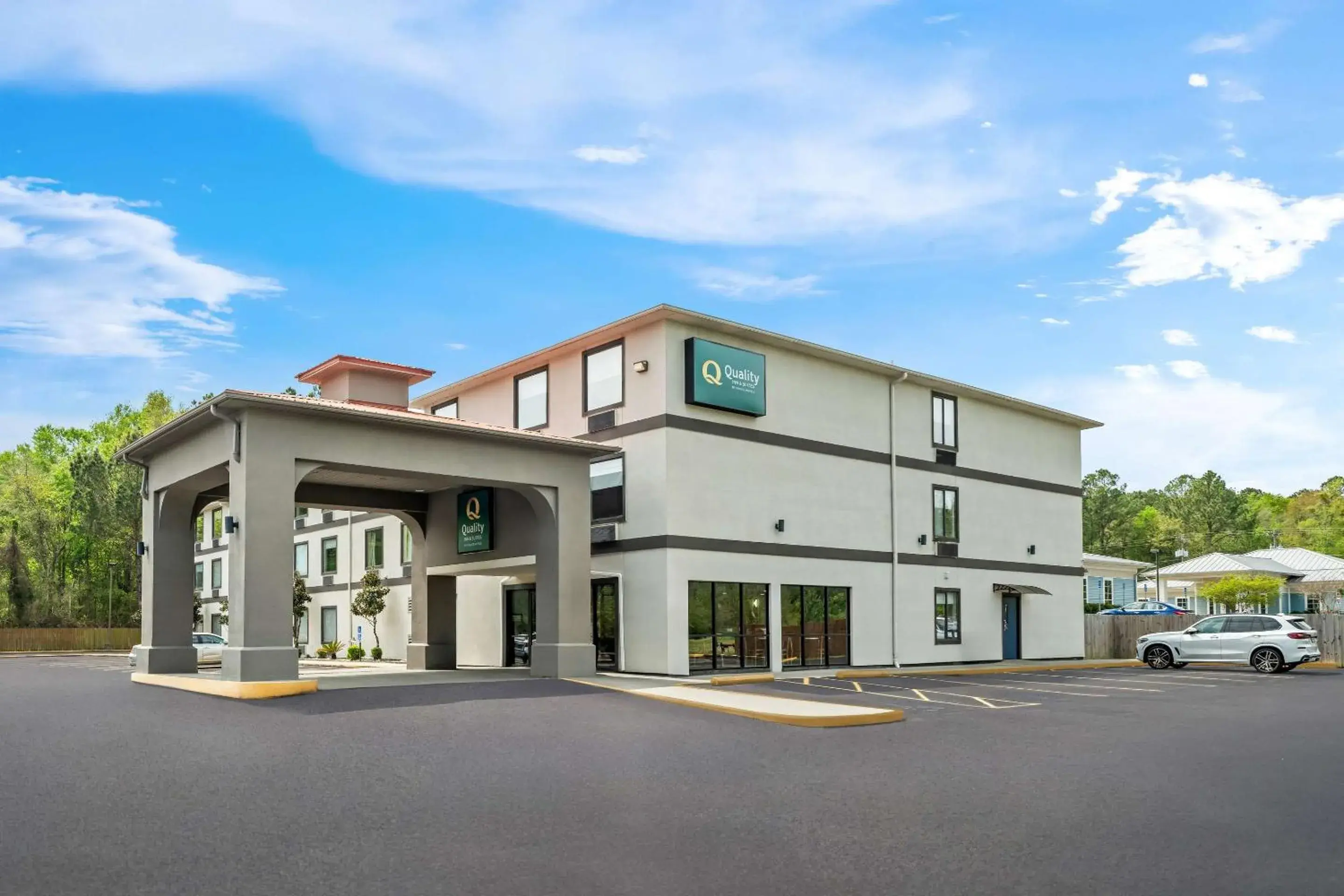 Property building in Quality Inn & Suites Biloxi - Ocean Springs Property building in Quality Inn & Suites Biloxi - Ocean Springs