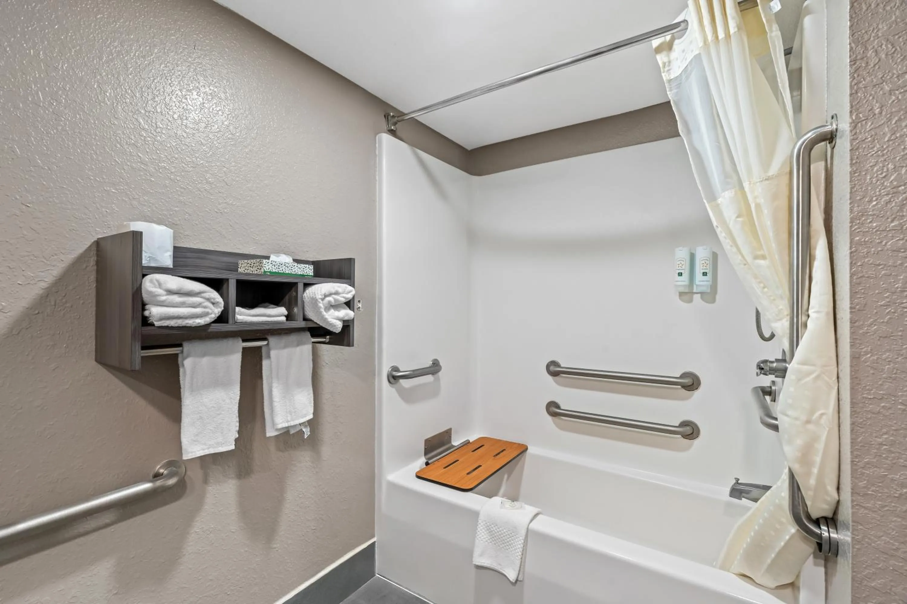 Bathroom in Quality Inn & Suites Biloxi - Ocean Springs