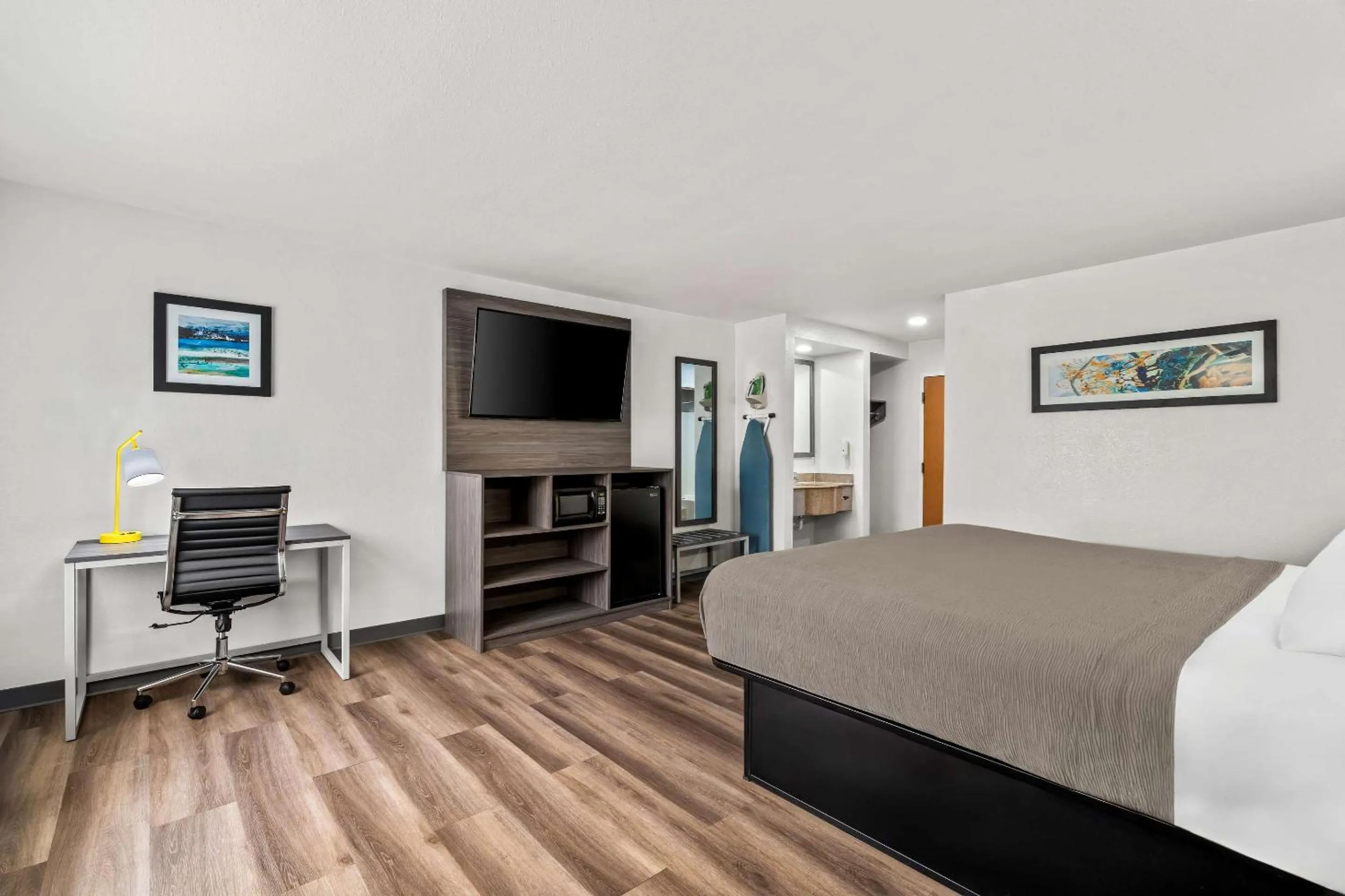 Bedroom, Bed in Quality Inn & Suites Biloxi - Ocean Springs