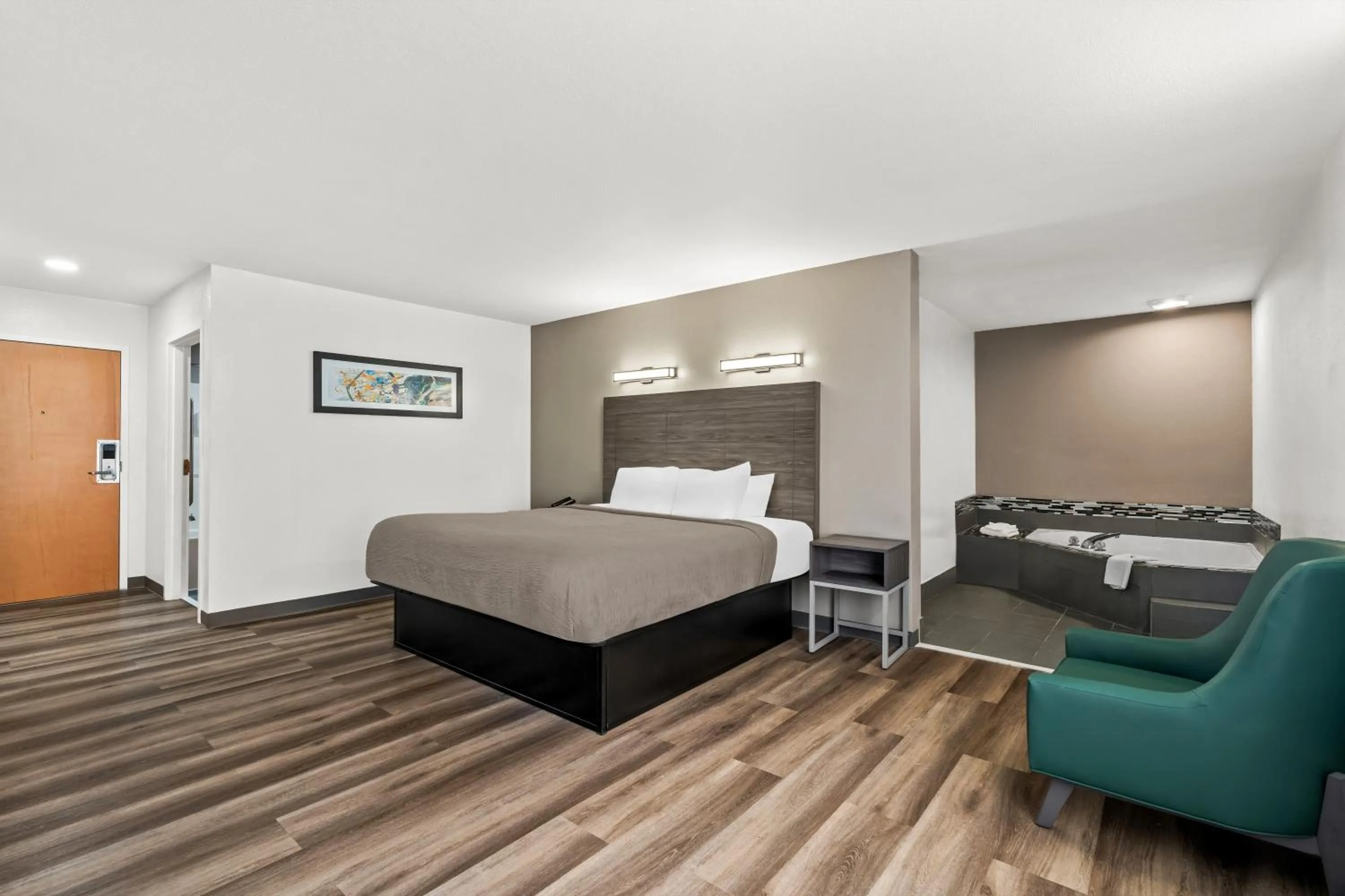 Photo of the whole room, Bed in Quality Inn & Suites Biloxi - Ocean Springs