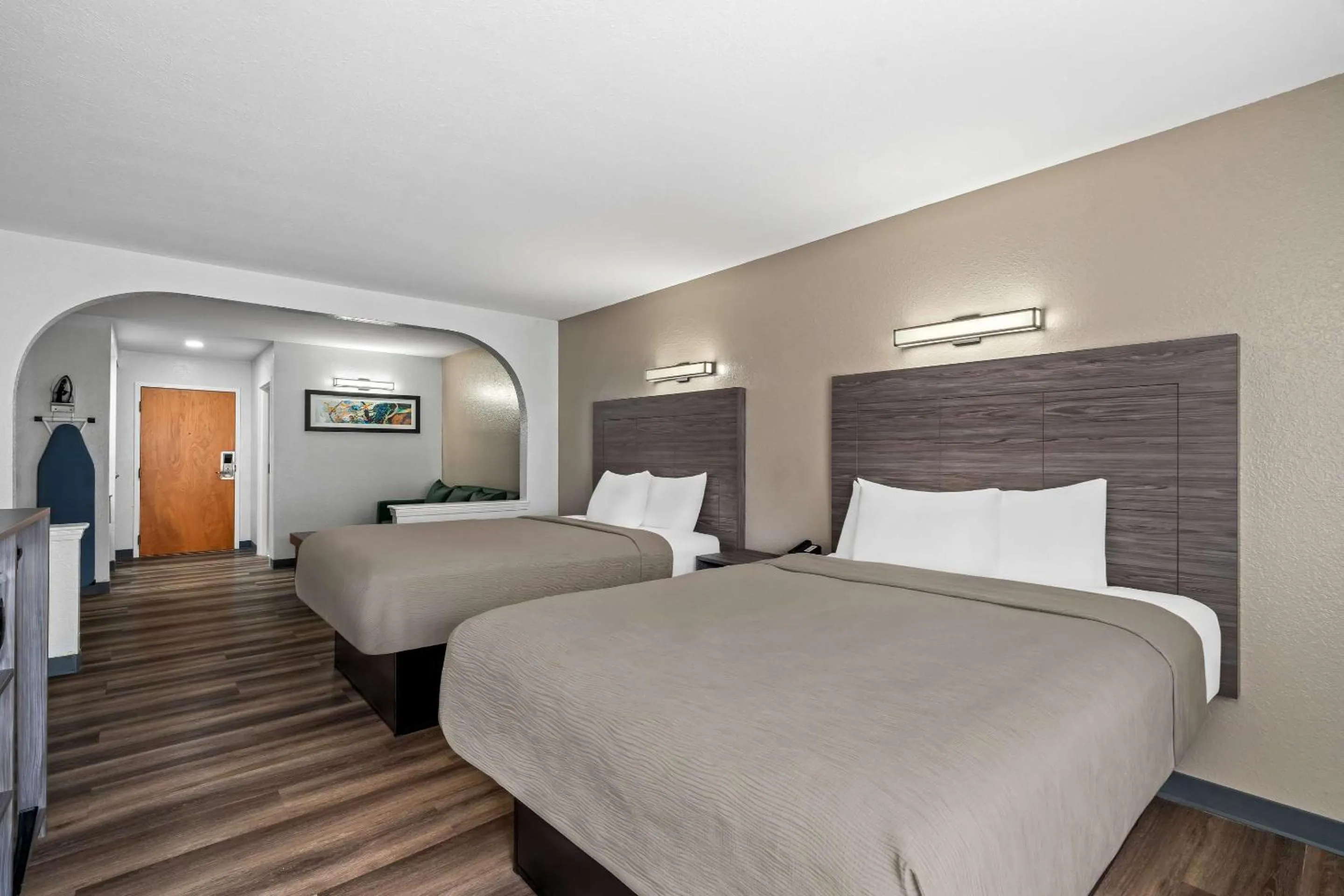 Bedroom, Bed in Quality Inn & Suites Biloxi - Ocean Springs