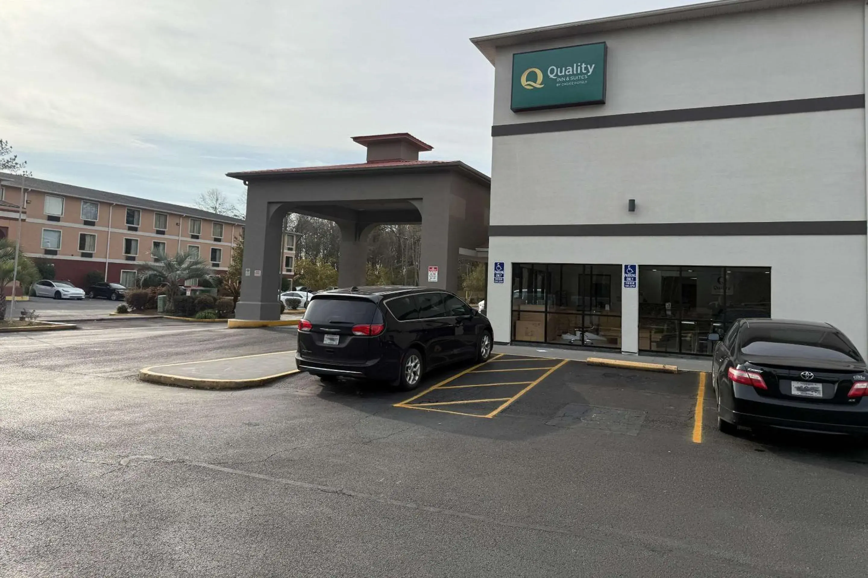 Property building in Quality Inn & Suites Biloxi - Ocean Springs Property building in Quality Inn & Suites Biloxi - Ocean Springs