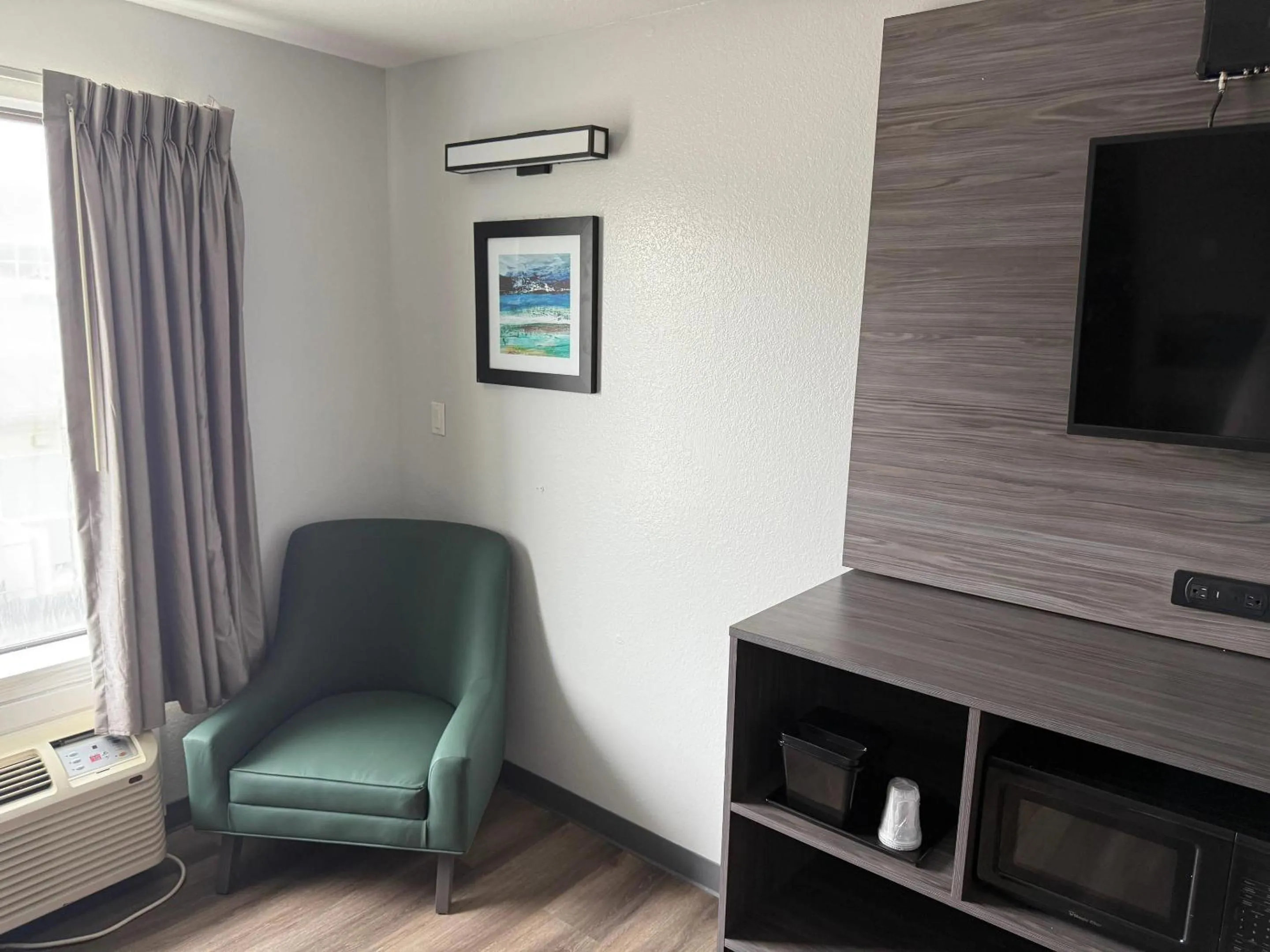 Bedroom in Quality Inn & Suites Biloxi - Ocean Springs