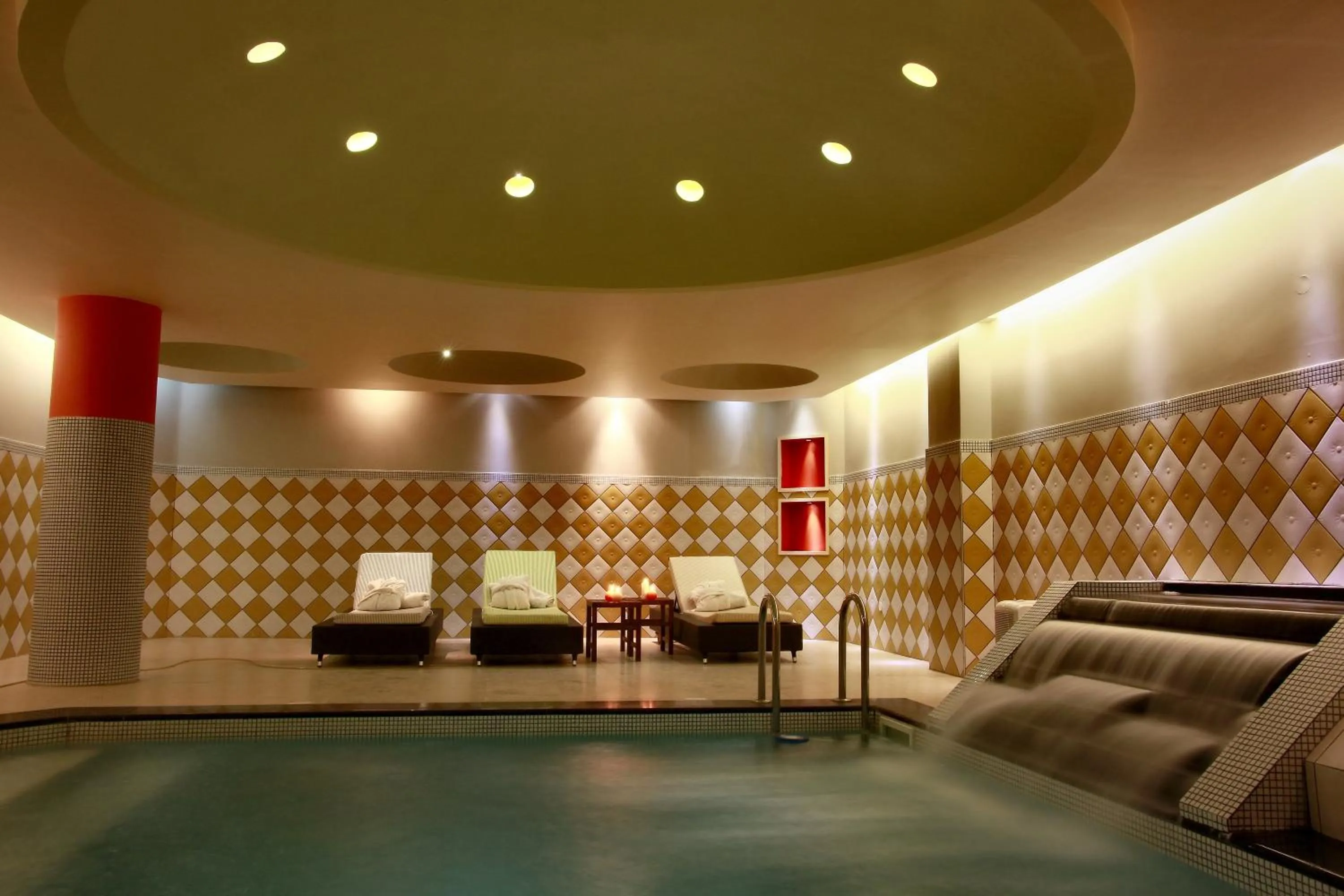 Swimming pool in Aigai Hotel