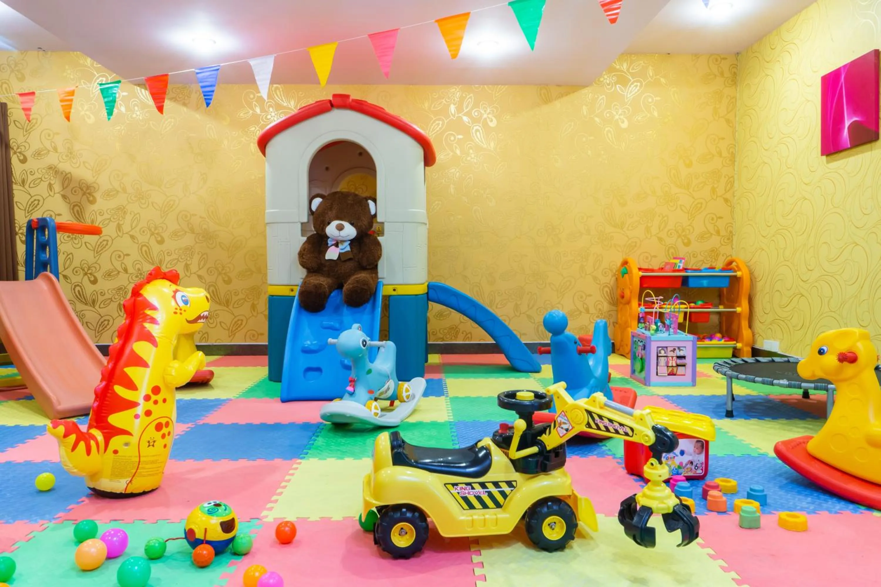 Kids's club in Bella Villa Metro