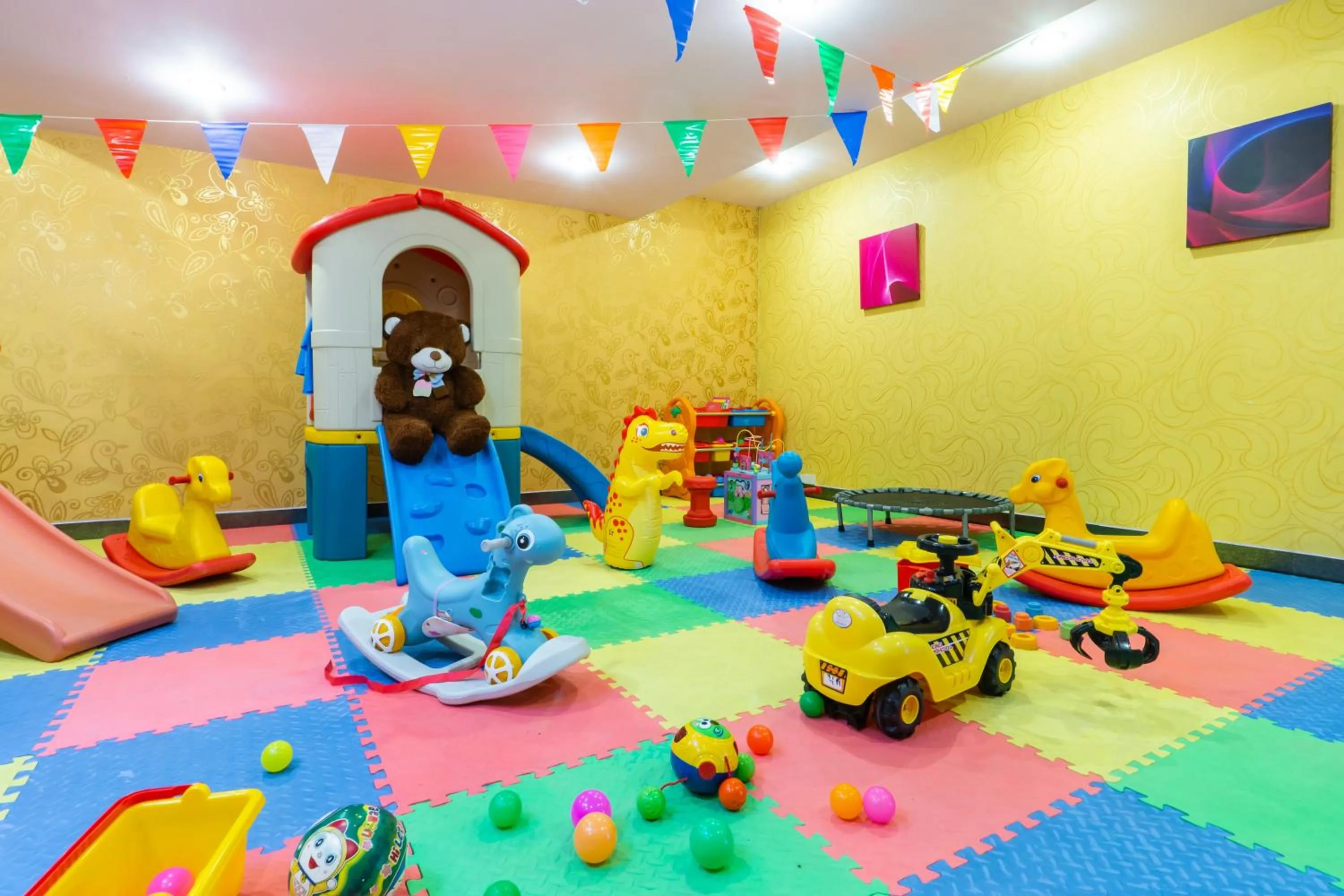 Kids's club in Bella Villa Metro