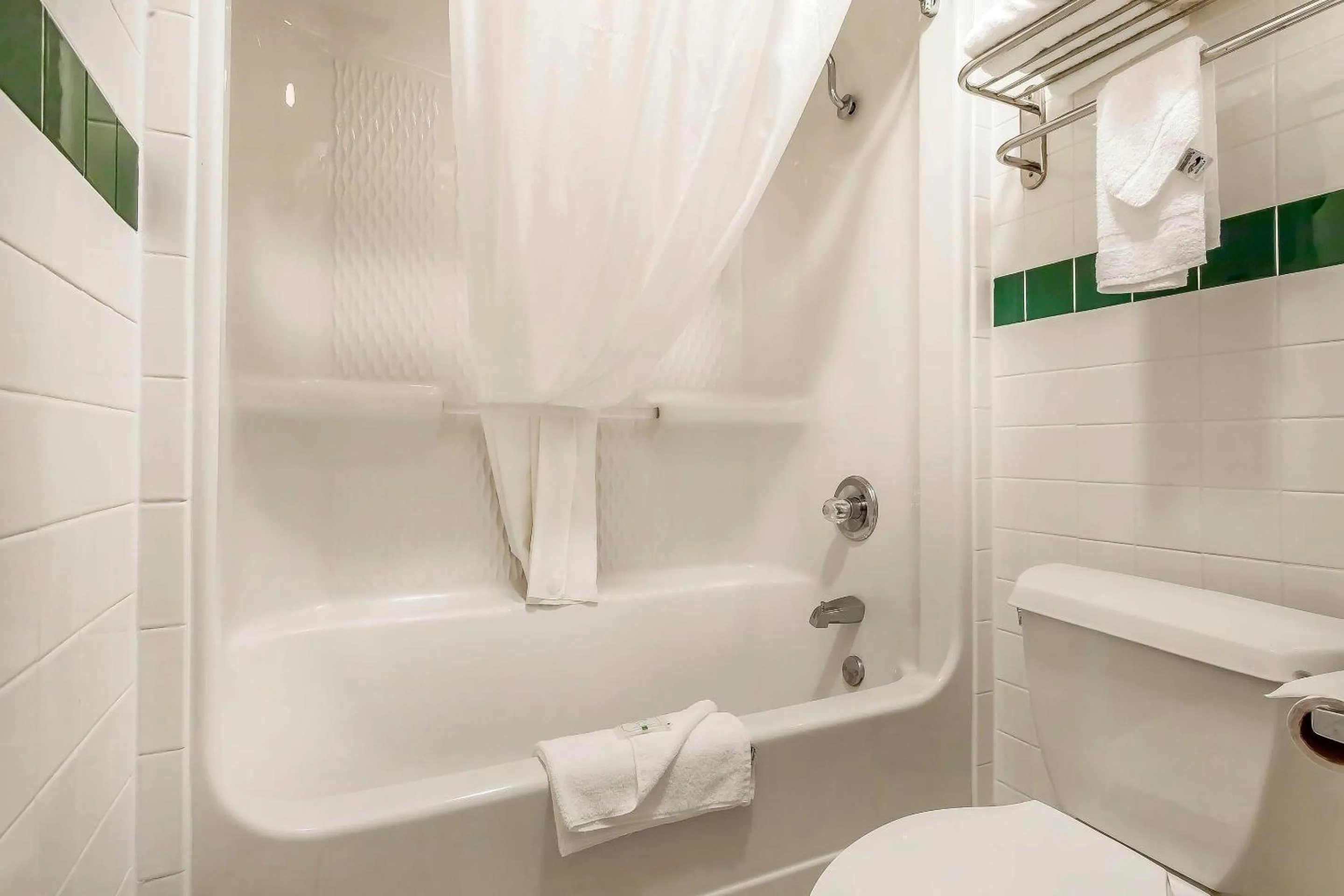 Bedroom in Quality Inn & Suites Owasso US-169