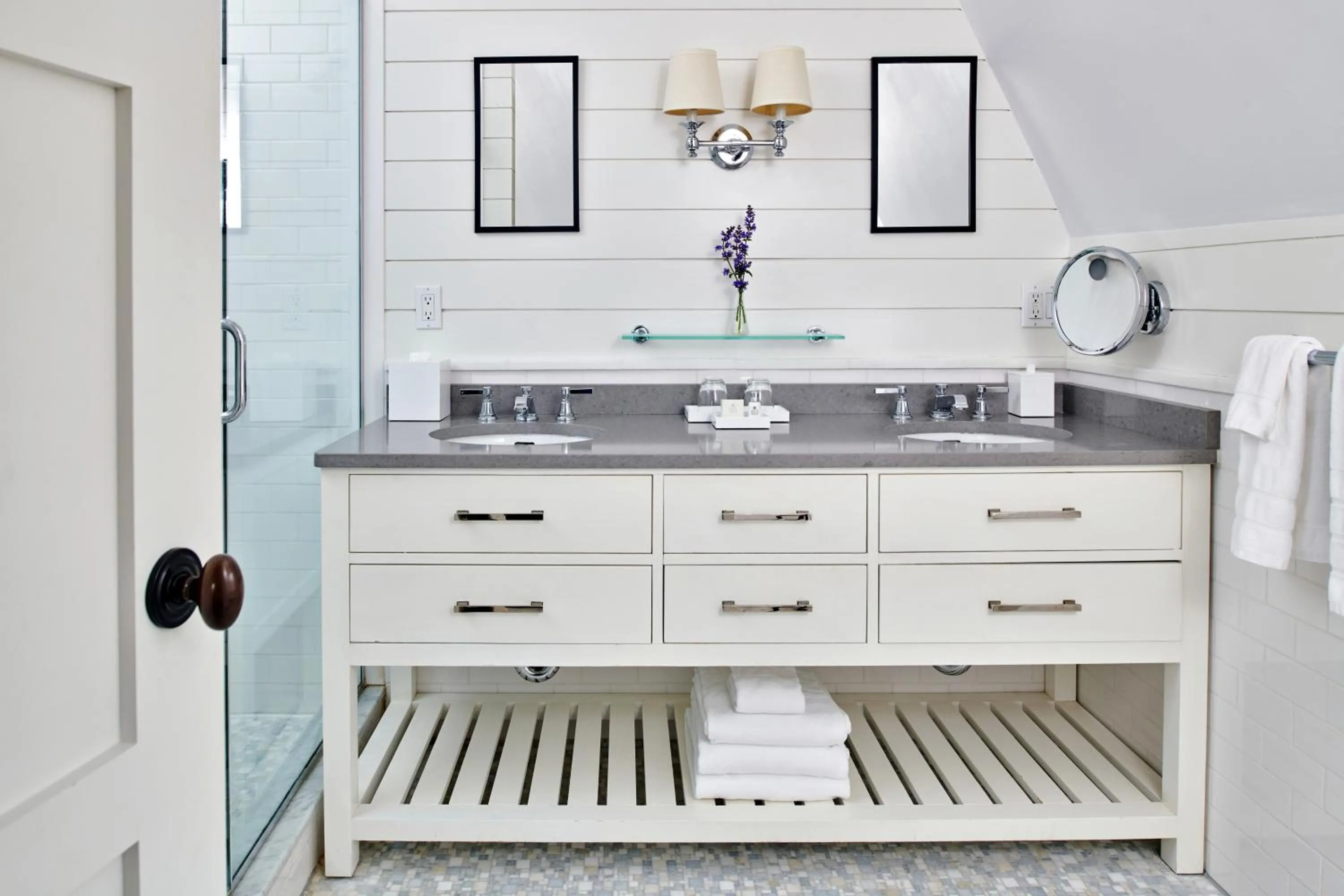 Bathroom in Harbor View Hotel