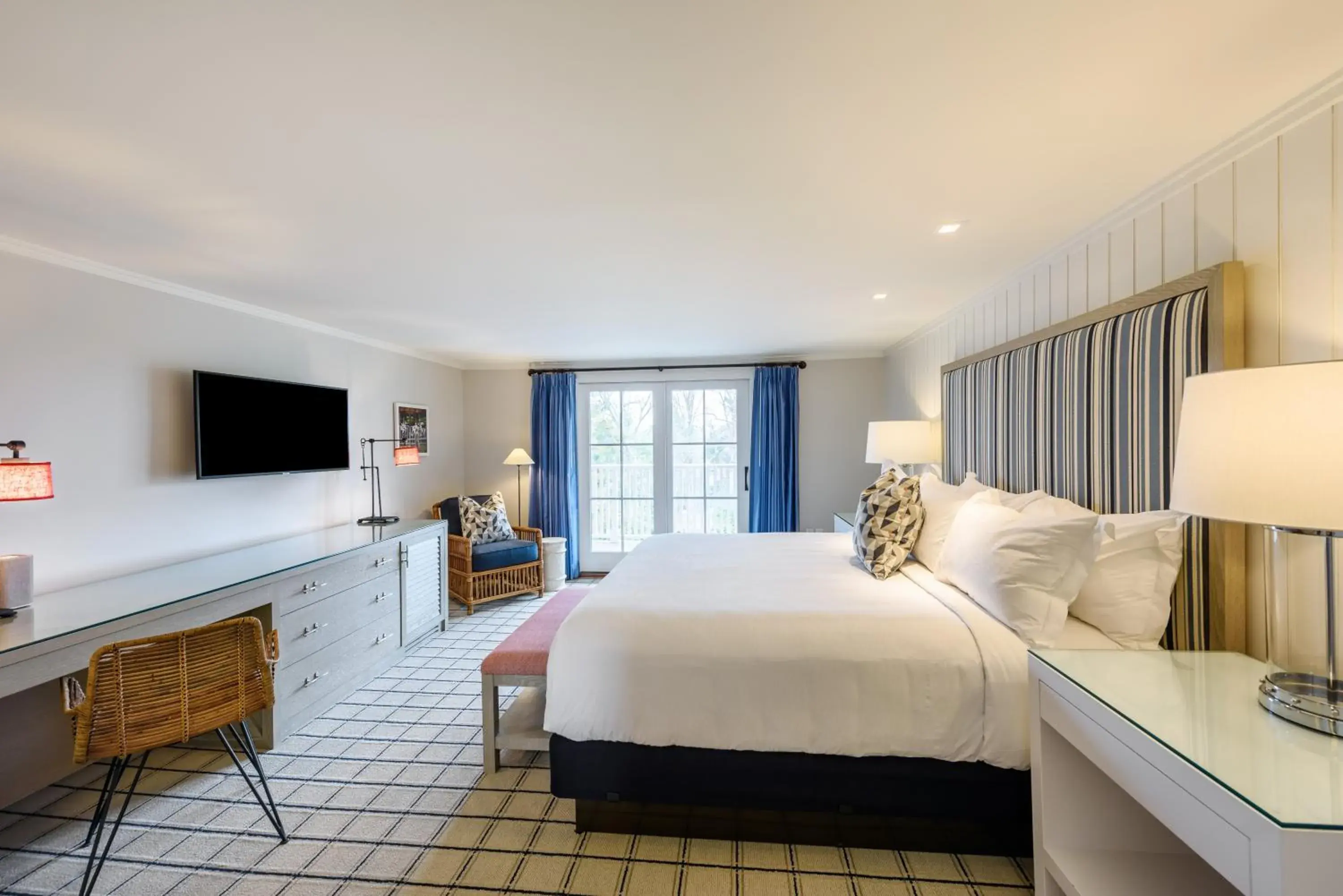 Roxana Building King Room with Balcony or Patio in Harbor View Hotel Roxana Building King Room with Balcony or Patio in Harbor View Hotel