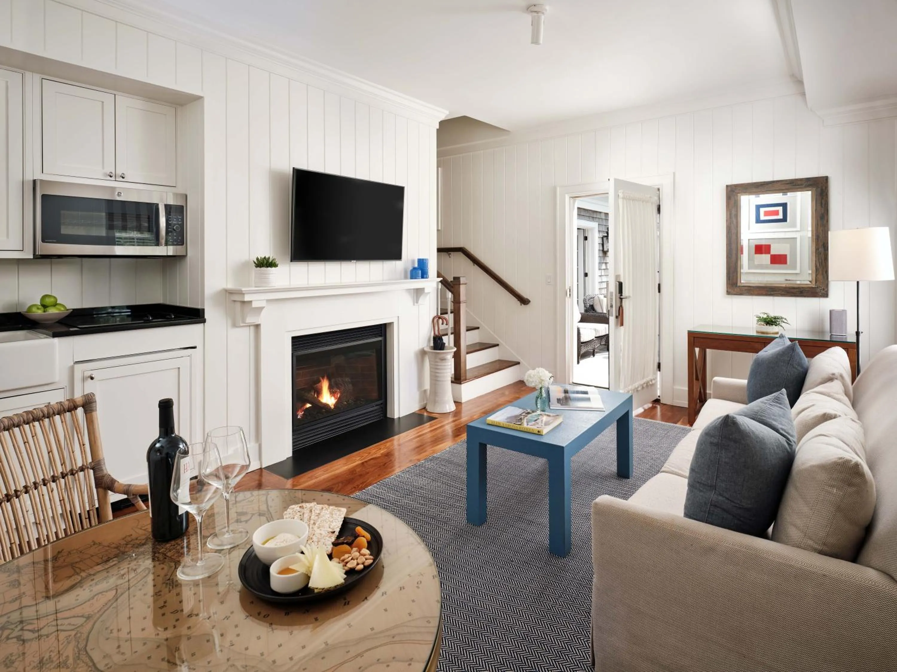 Living room in Harbor View Hotel