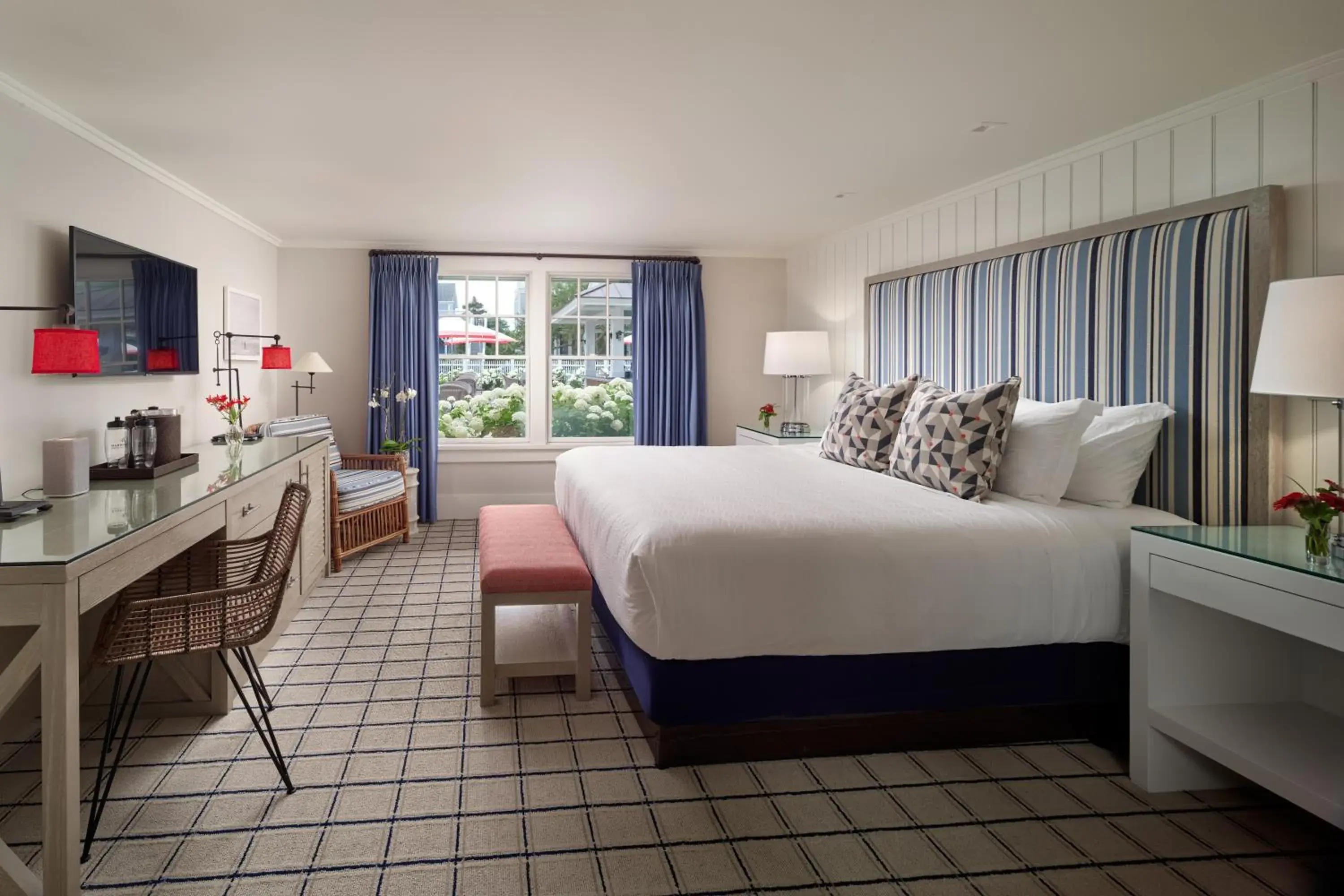 Roxana Building Accessible King Guest Room in Harbor View Hotel Roxana Building Accessible King Guest Room in Harbor View Hotel