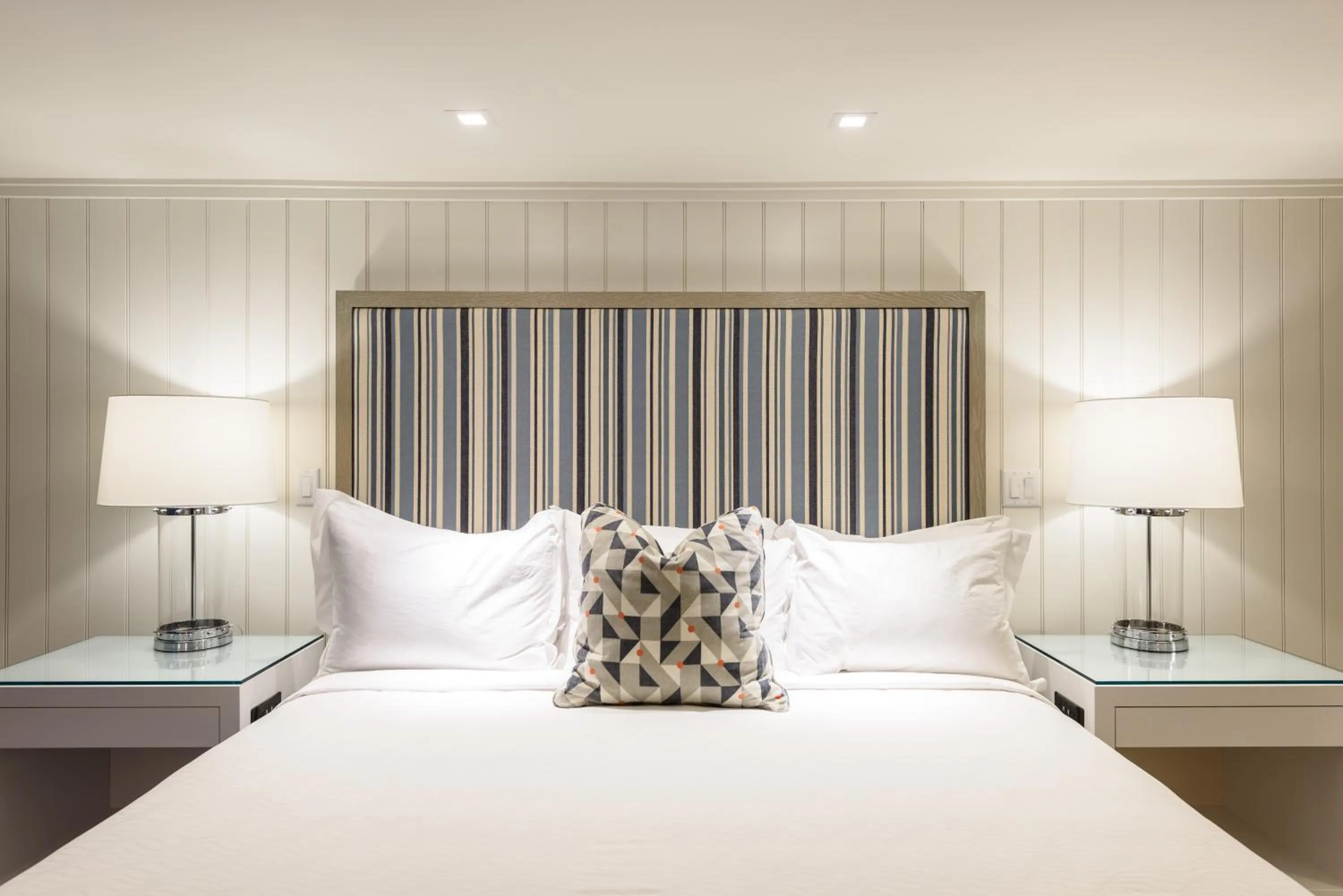 Bed in Harbor View Hotel