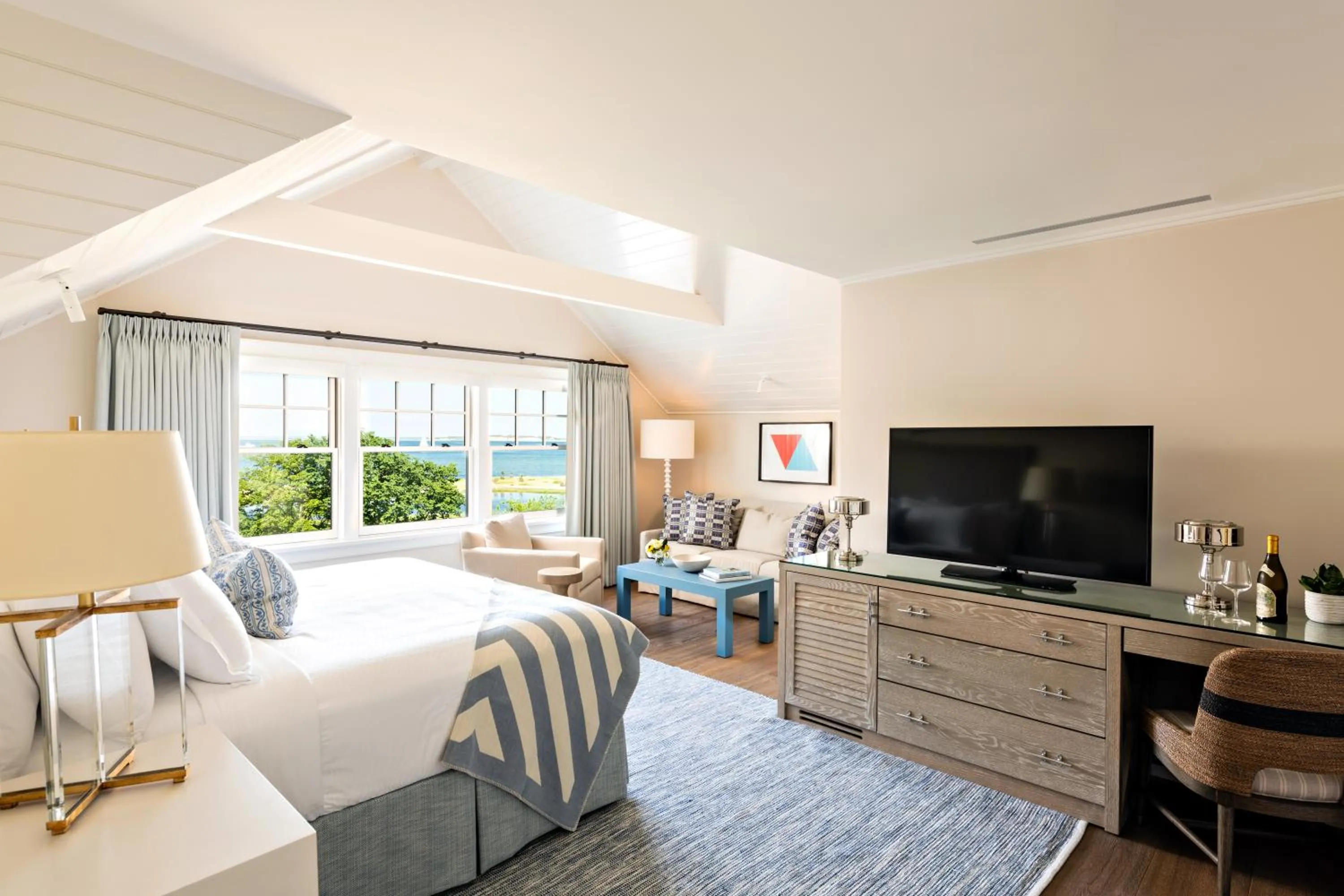 Bedroom in Harbor View Hotel