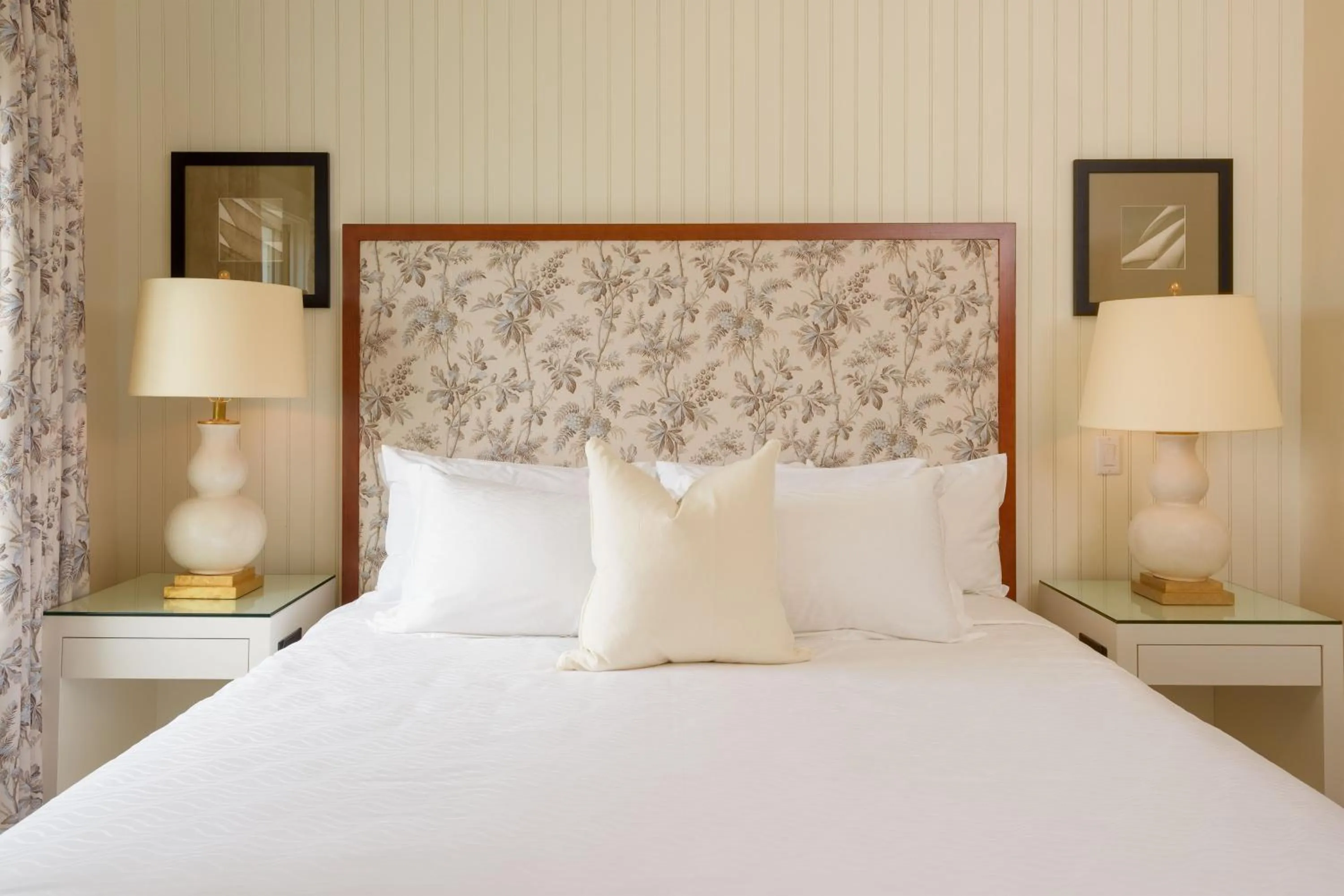 Bed in Harbor View Hotel