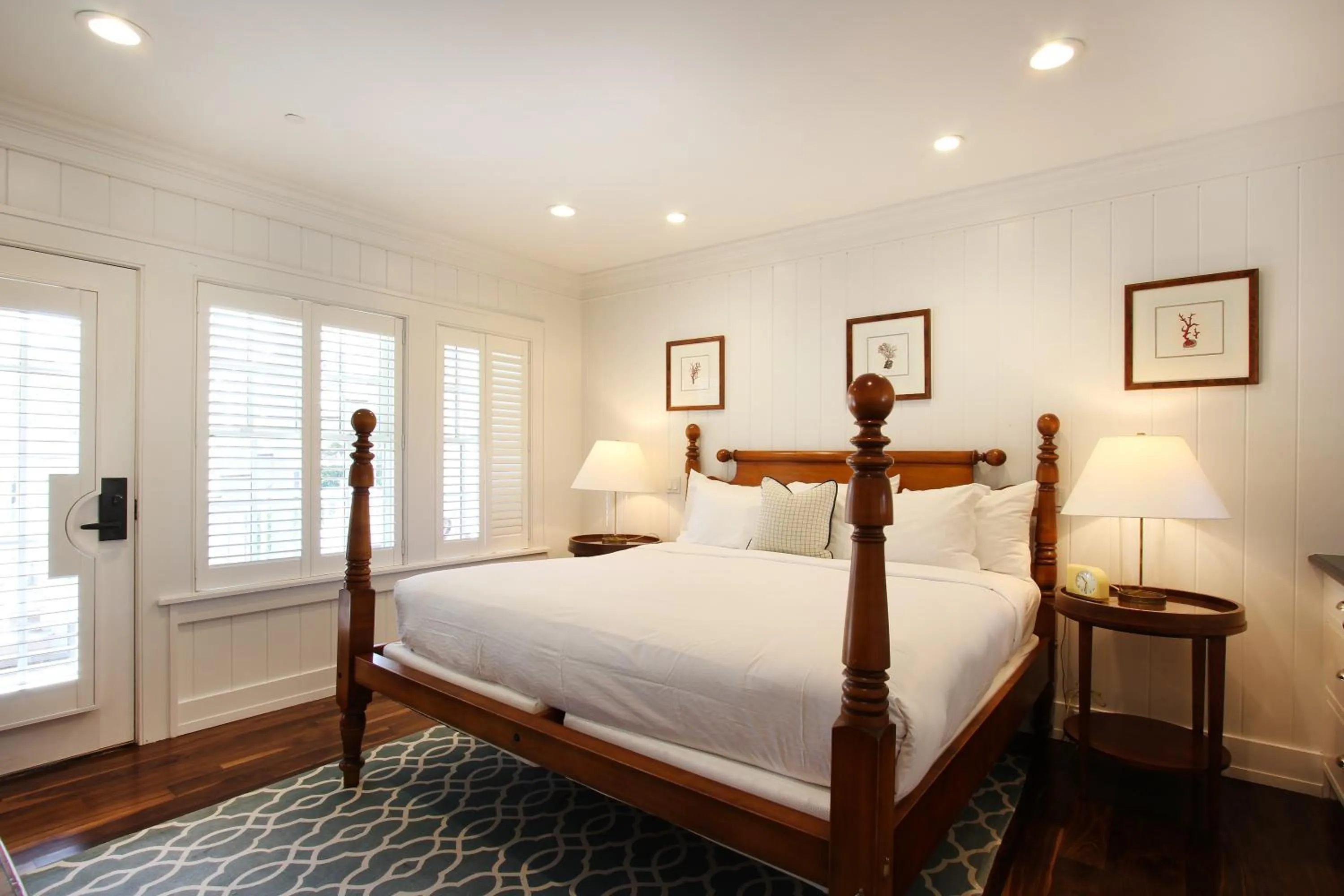 Bed in Harbor View Hotel