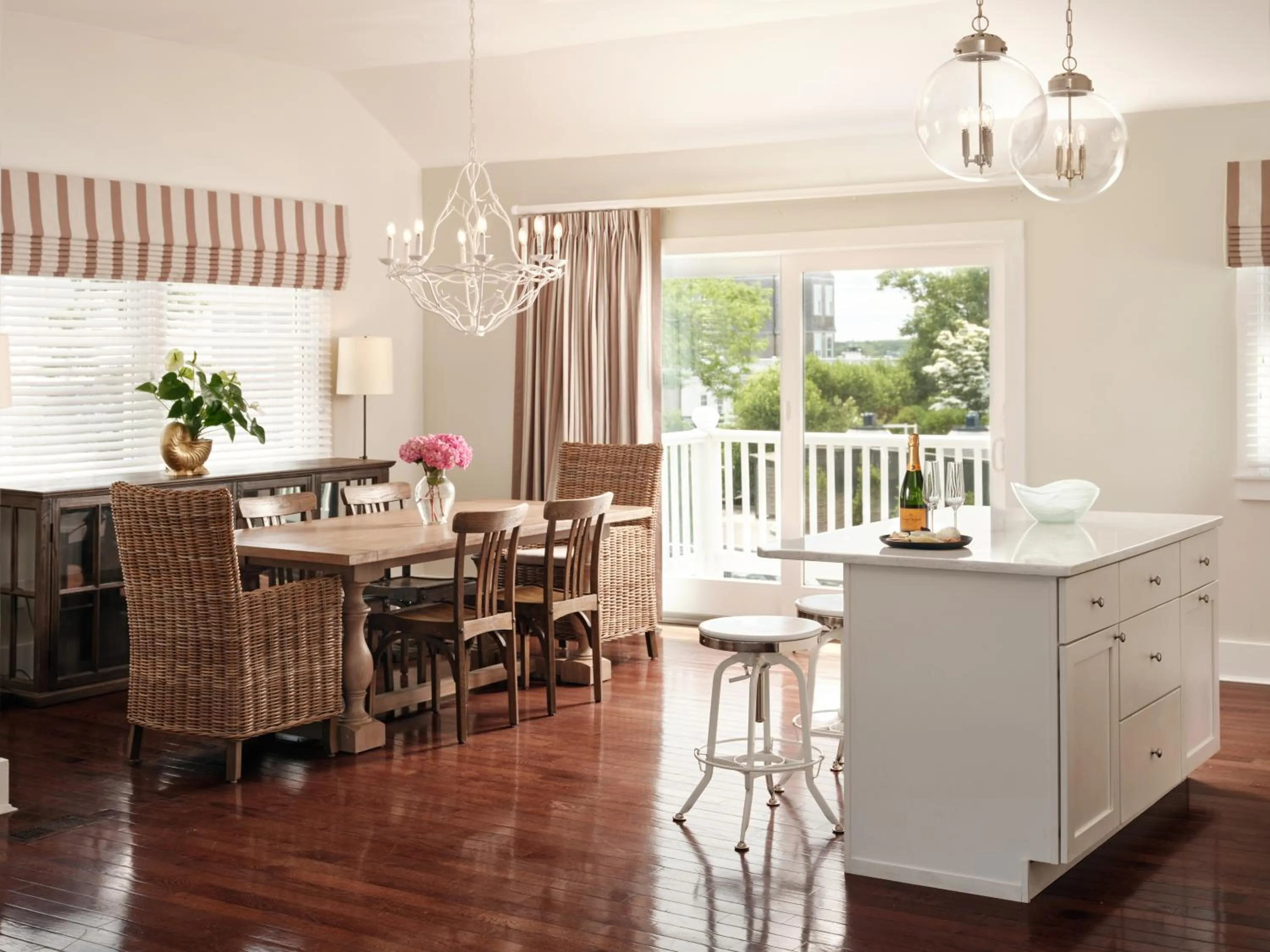 Dining area in Harbor View Hotel