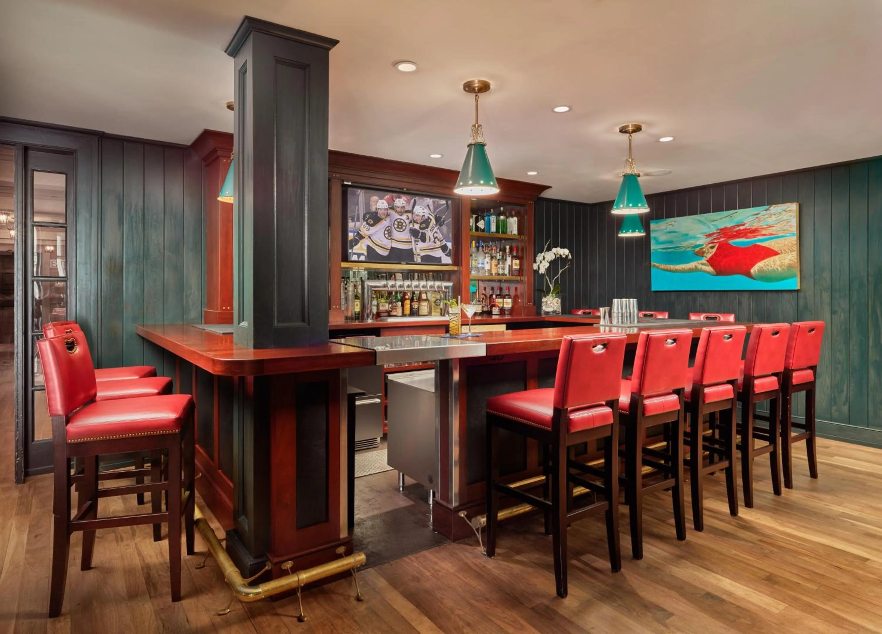 Lounge or bar in Harbor View Hotel