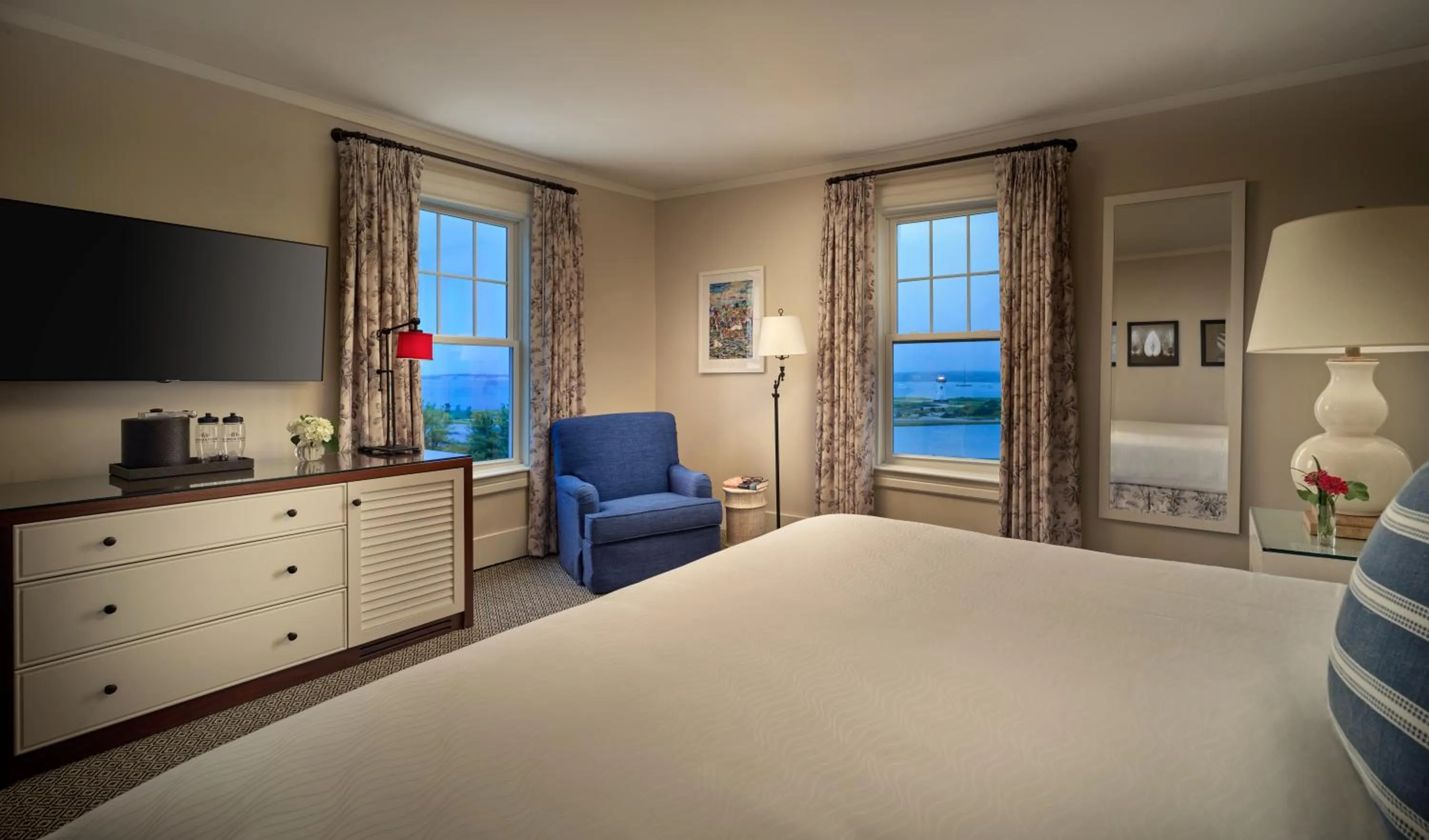 Bedroom, Bed in Harbor View Hotel