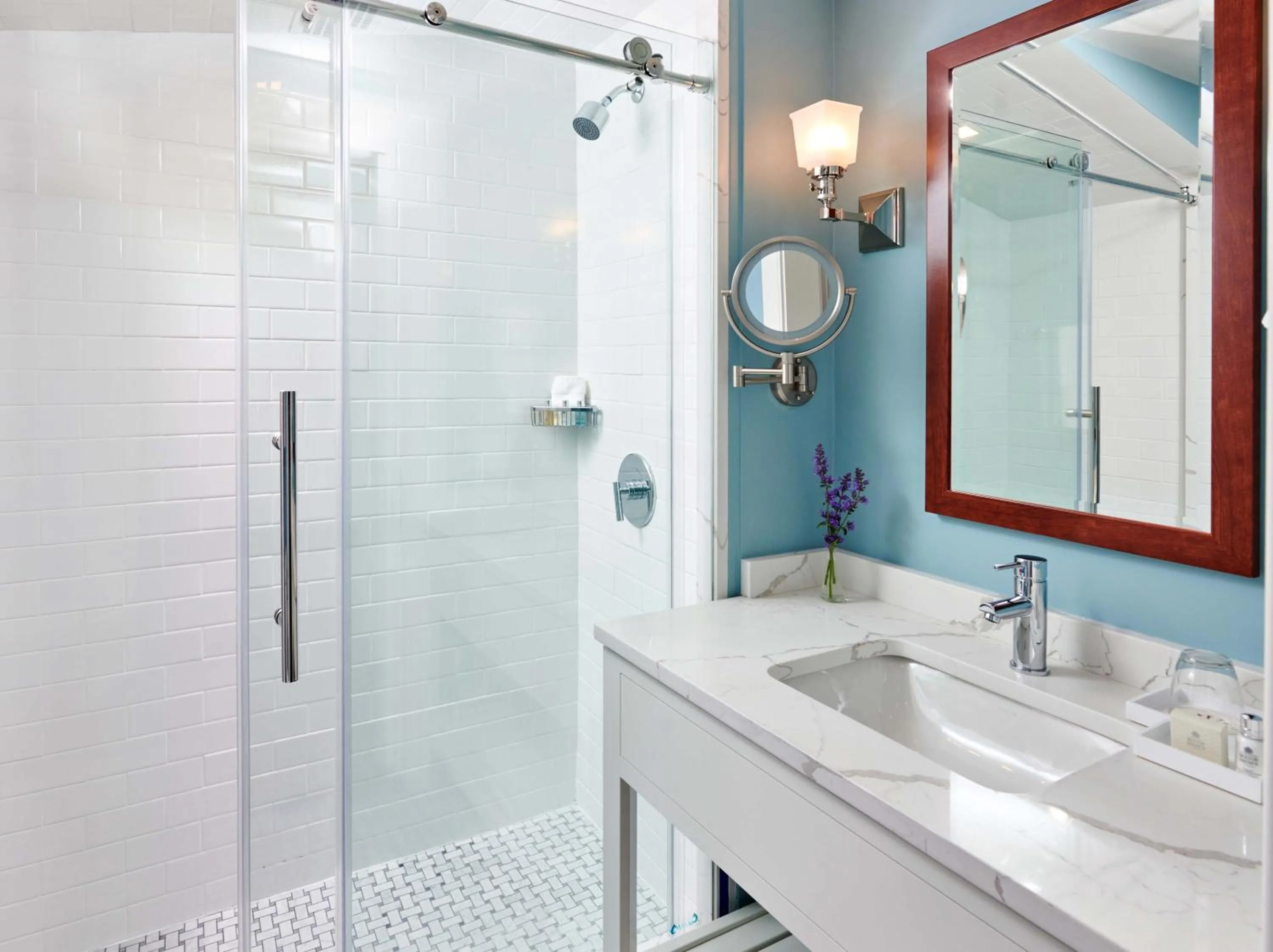 Bathroom in Harbor View Hotel