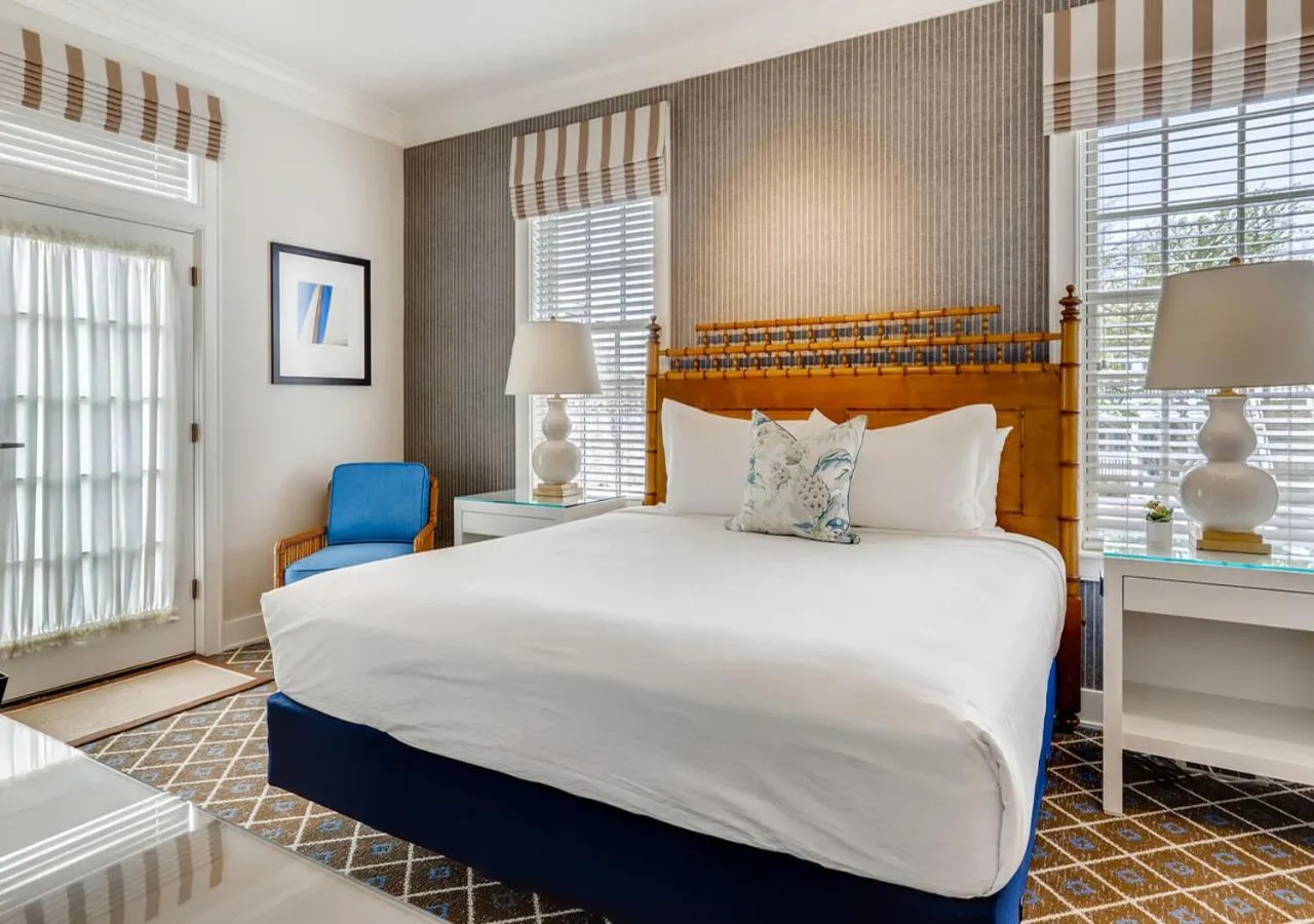 Bedroom, Bed in Harbor View Hotel