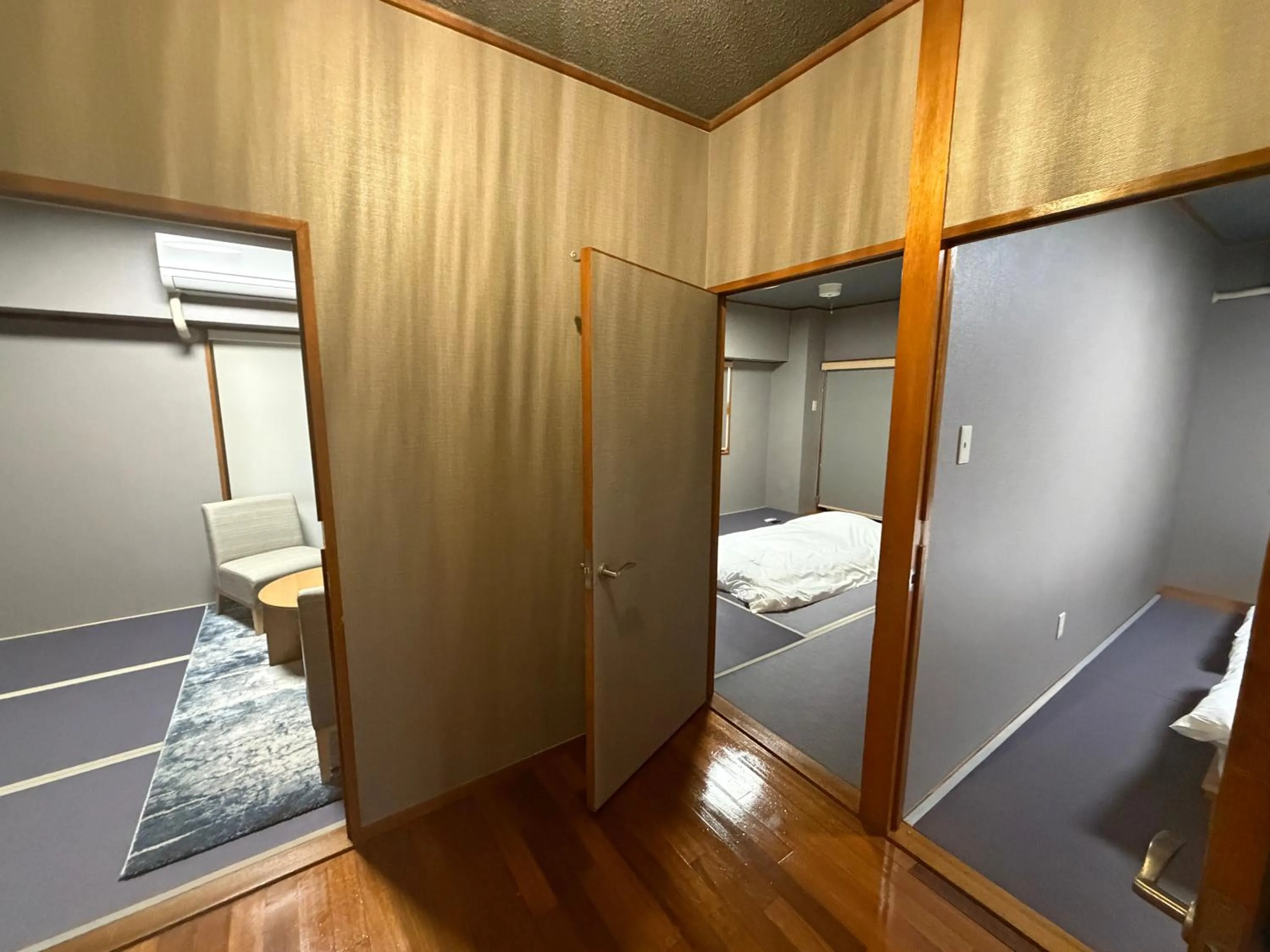 Bed in Kokusai Towns Inn