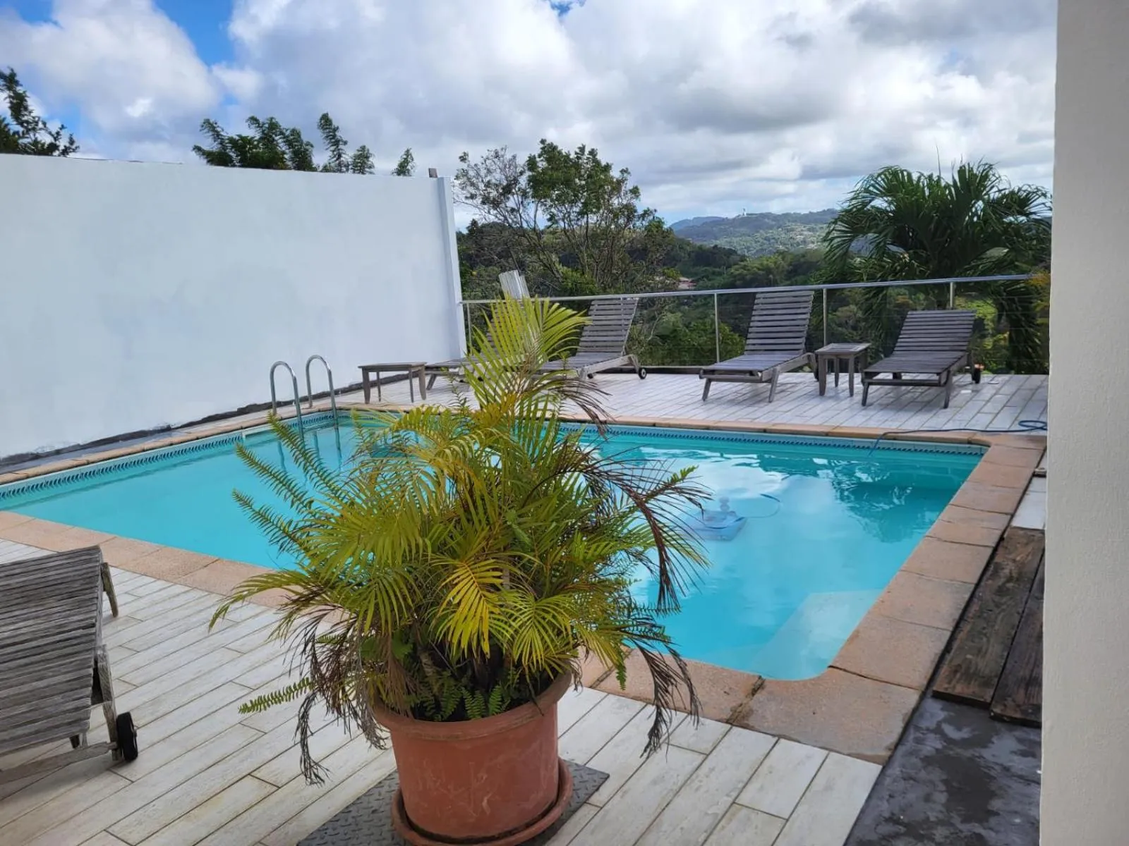 Swimming pool in Chez Karine & Harold
