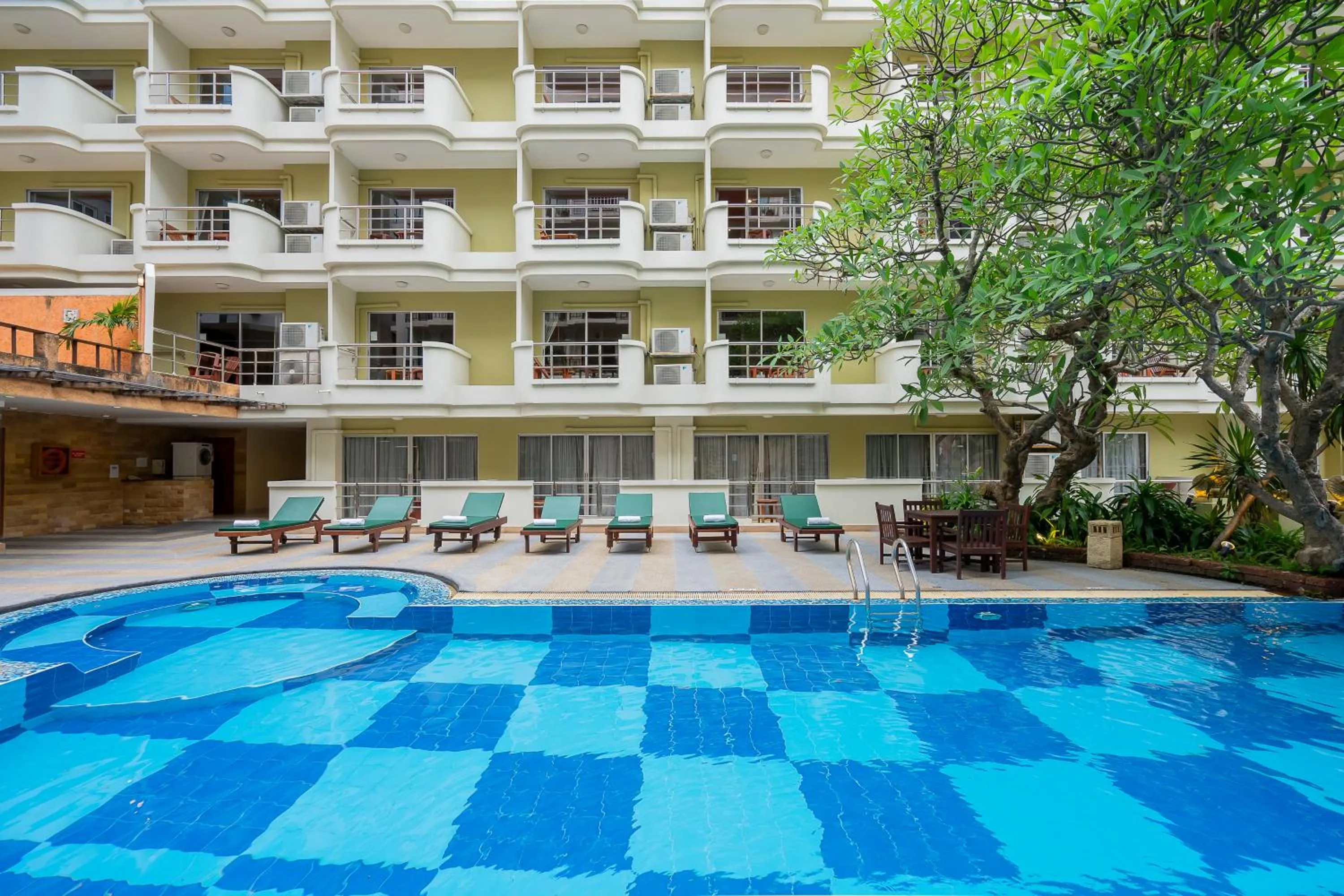 Swimming pool in Bella Villa Prima
