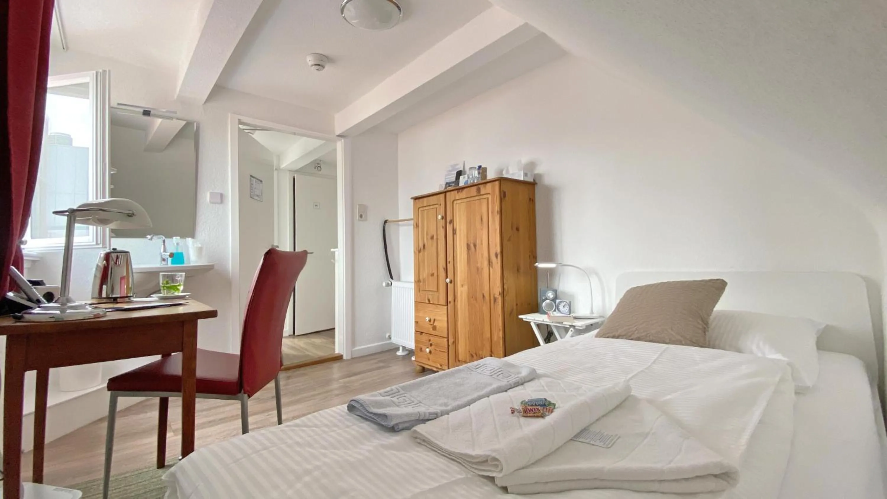 Bed in Frauenhotel Hanseatin - Women Only