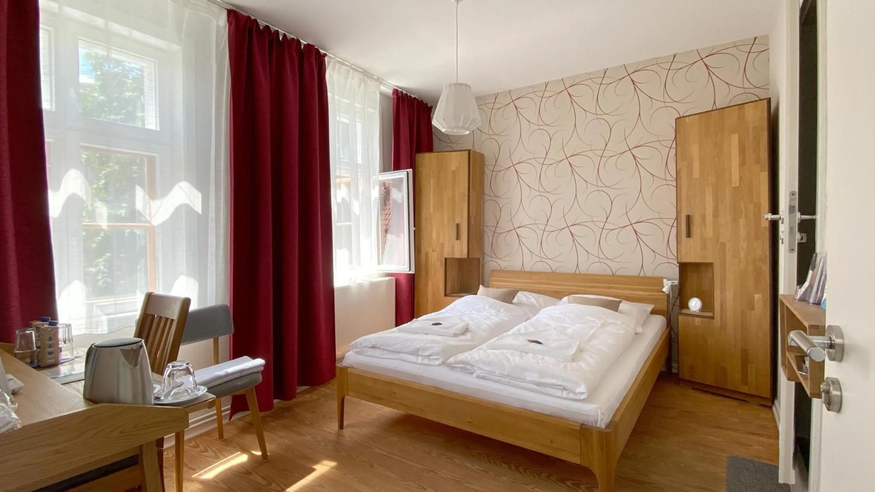 Bed in Frauenhotel Hanseatin - Women Only