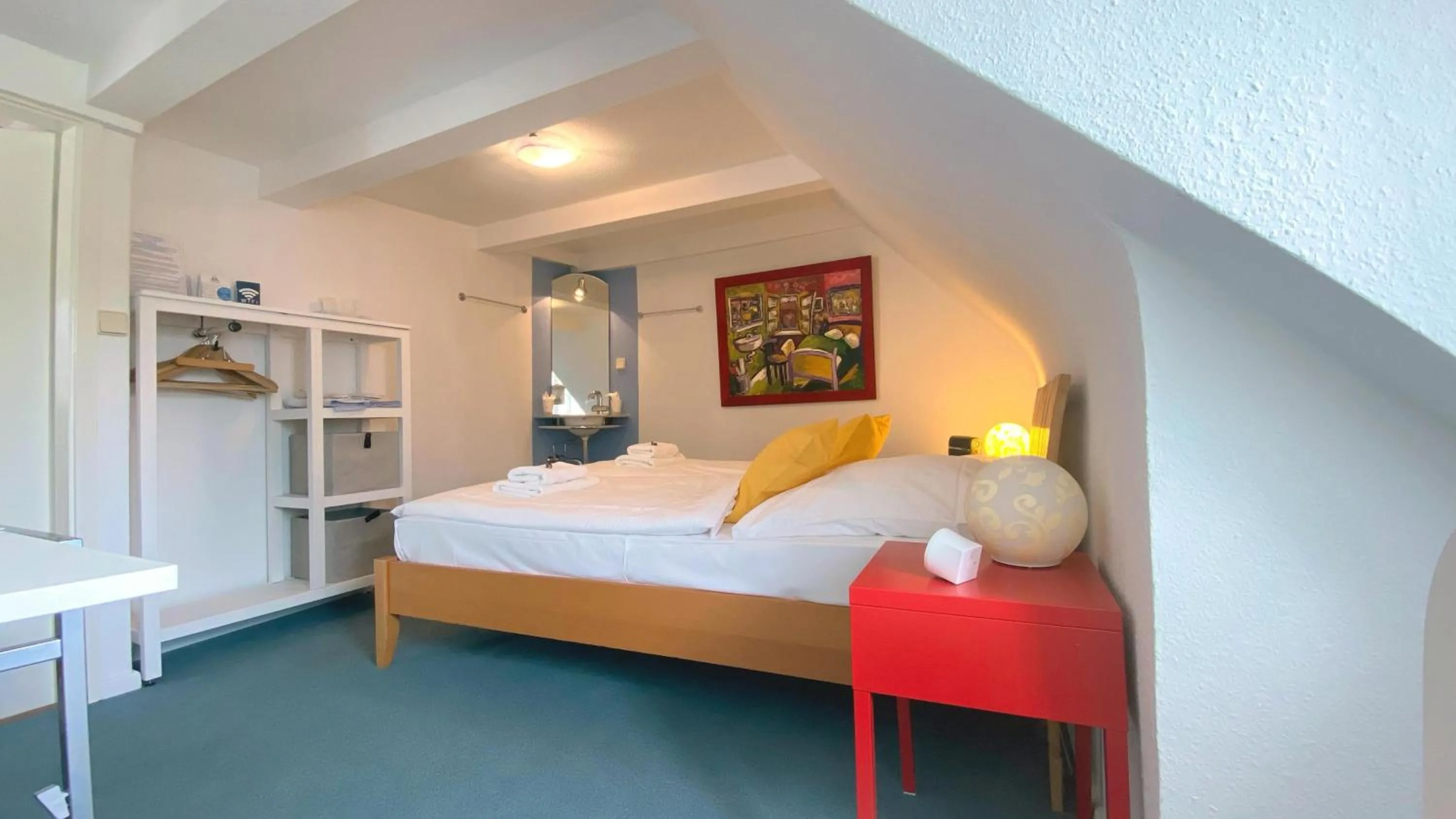 Bed in Frauenhotel Hanseatin - Women Only