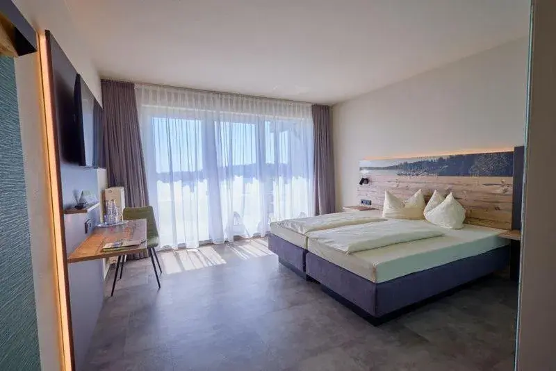 Double Room with Lake View - single occupancy in Hochwälder Wohlfühlhotel Double Room with Lake View - single occupancy in Hochwälder Wohlfühlhotel