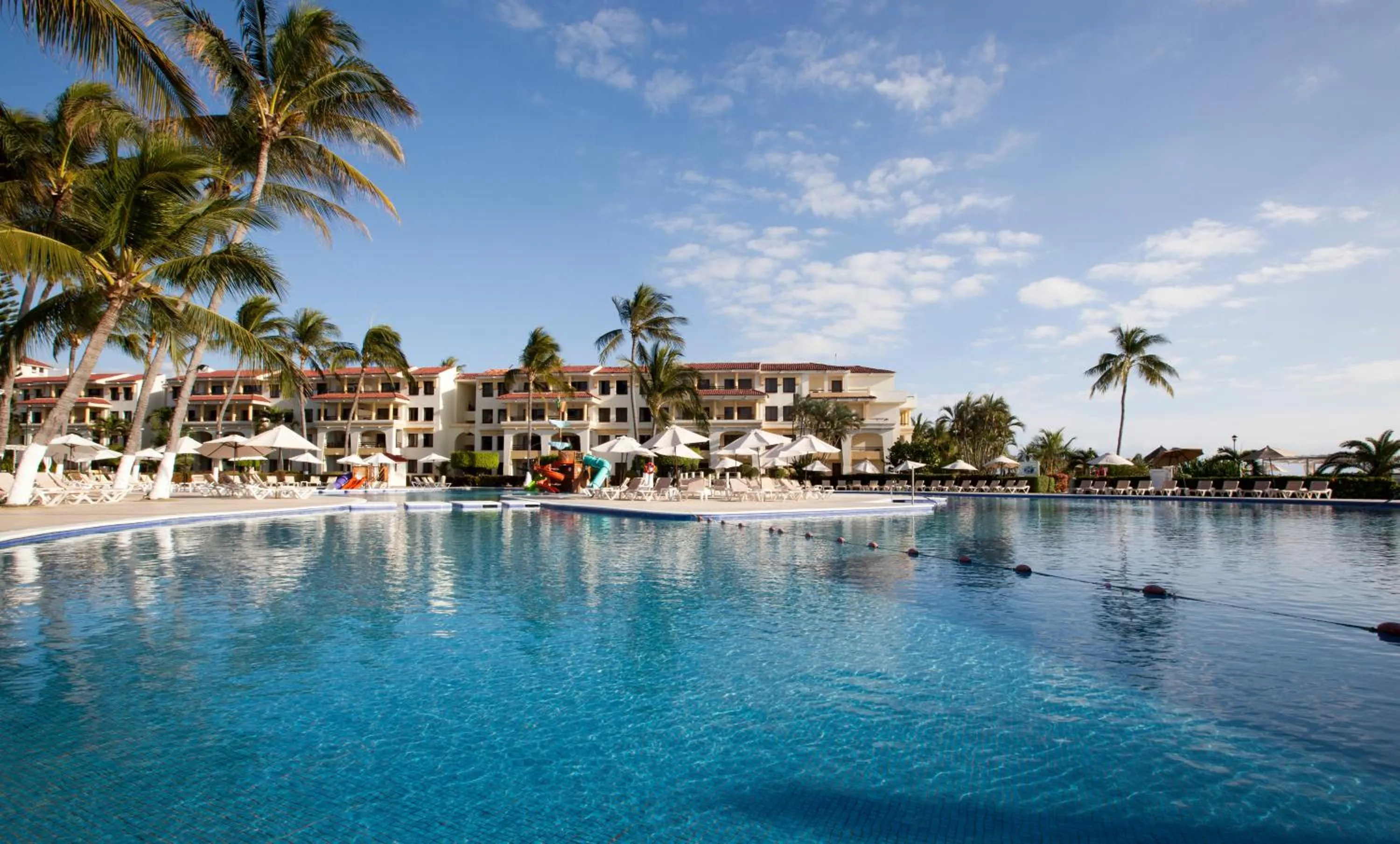 Swimming pool in Samba Vallarta All Inclusive