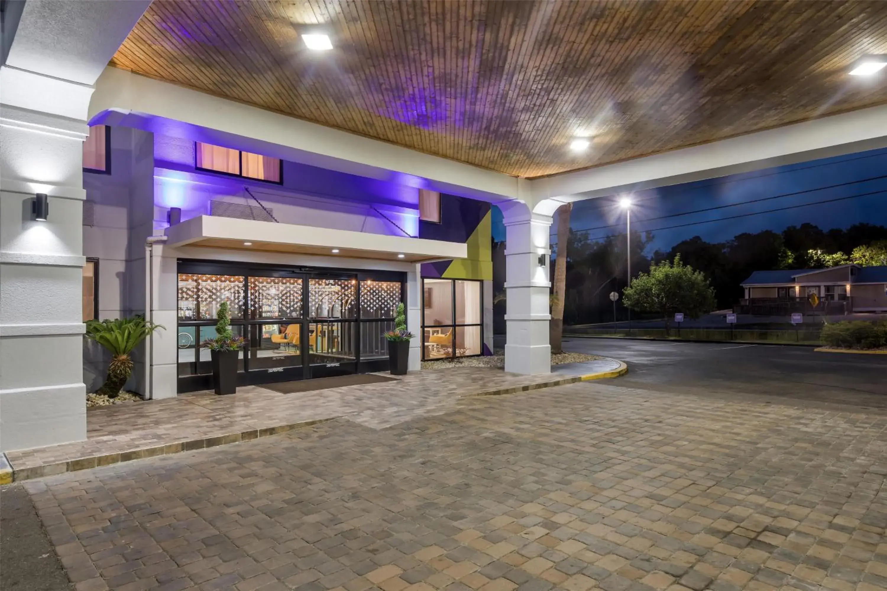 Property building in Spark By Hilton Biloxi Ocean Springs Property building in Spark By Hilton Biloxi Ocean Springs