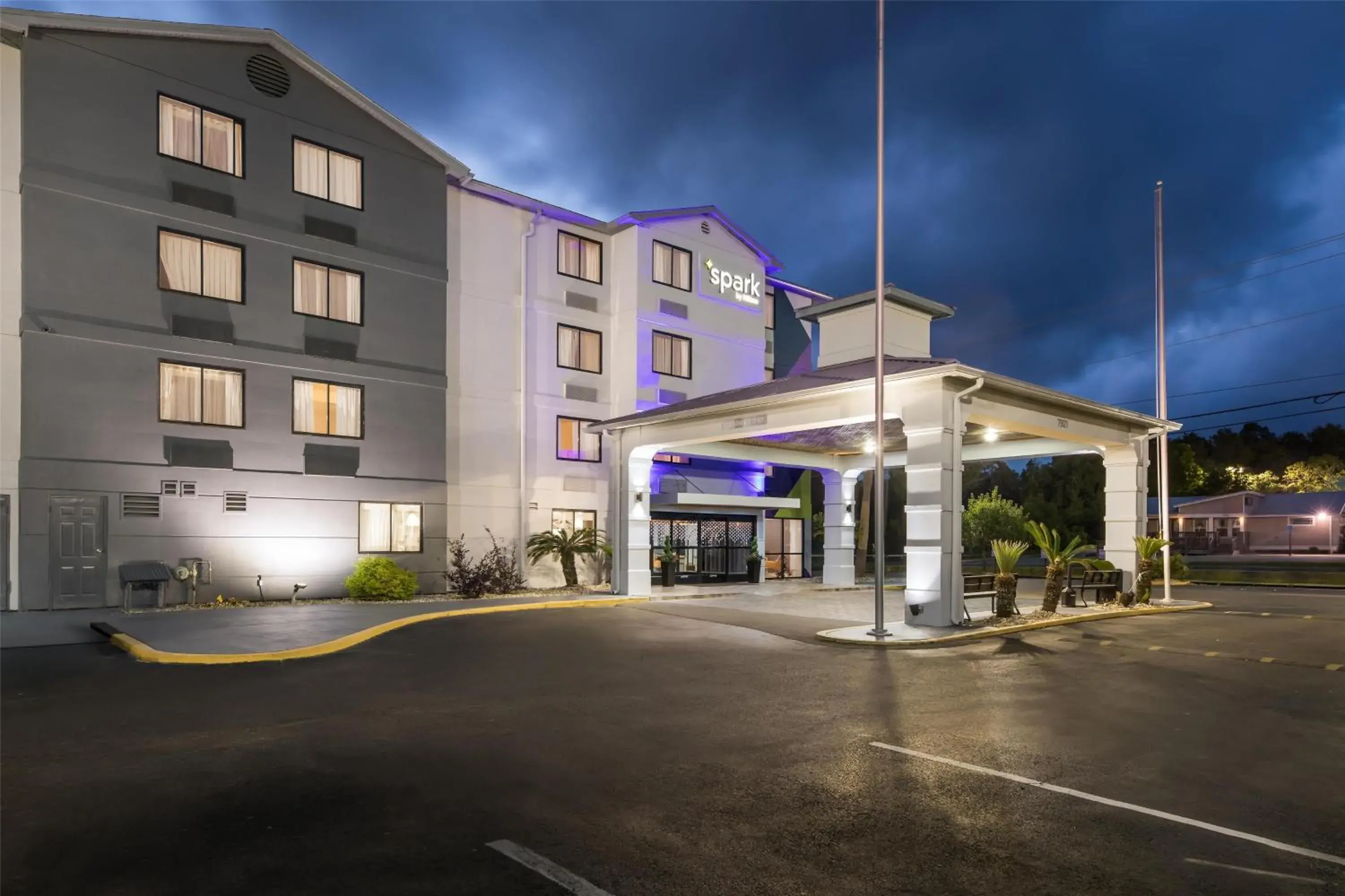 Property building in Spark By Hilton Biloxi Ocean Springs Property building in Spark By Hilton Biloxi Ocean Springs