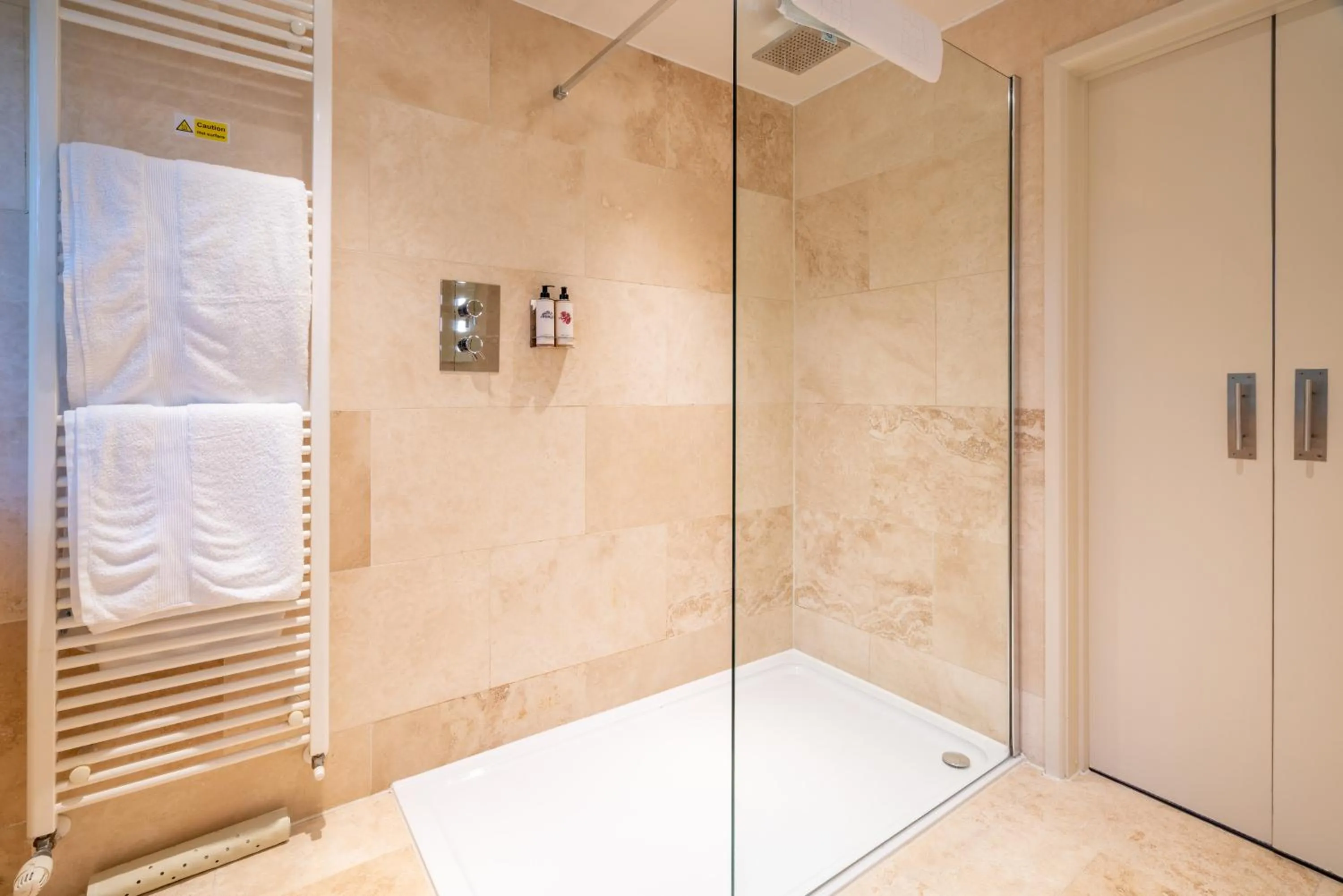 Shower in The Northey Arms