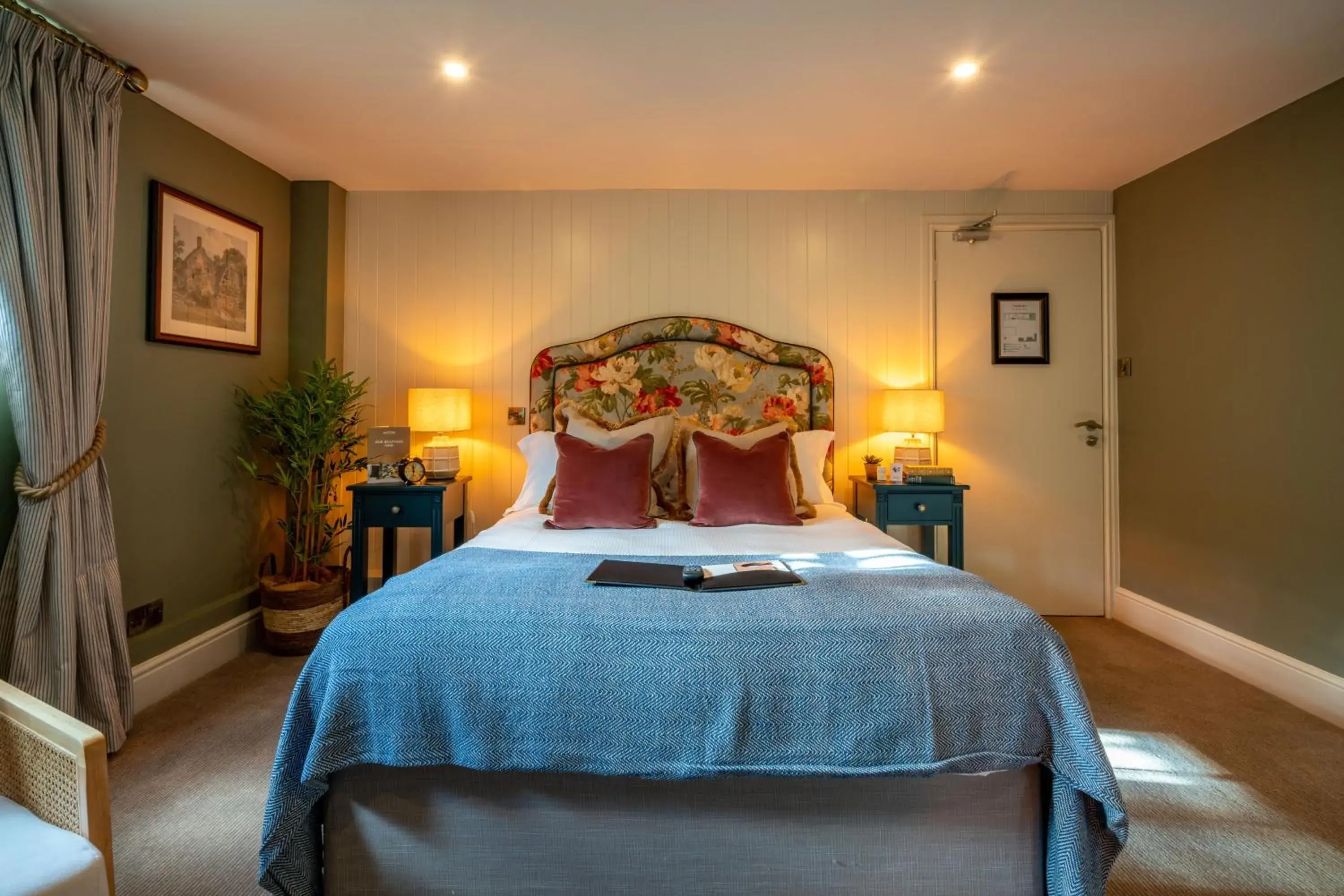 Superior King Room in The Northey Arms Superior King Room in The Northey Arms