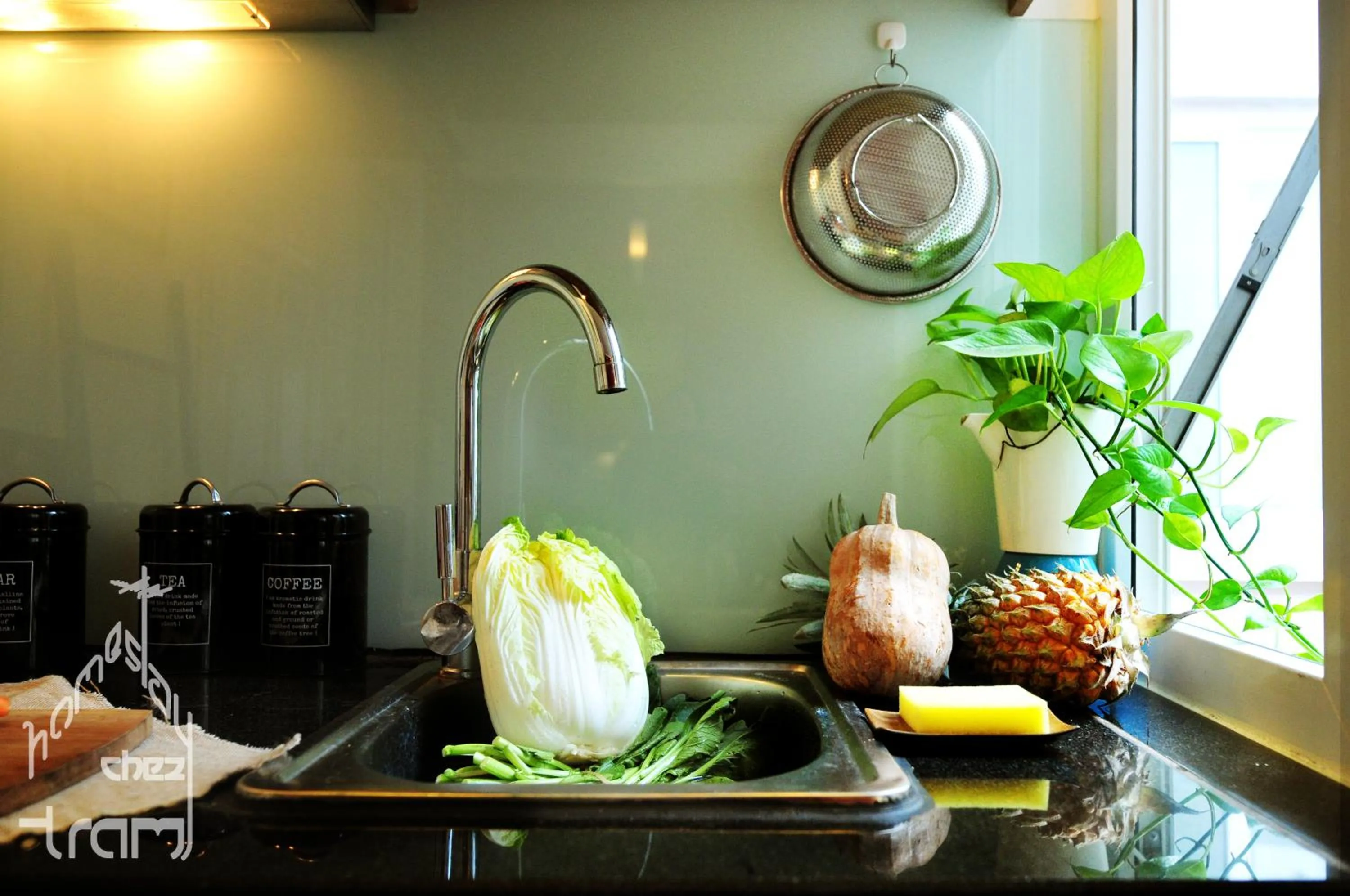 Kitchen or kitchenette in Chez Tram Homestay