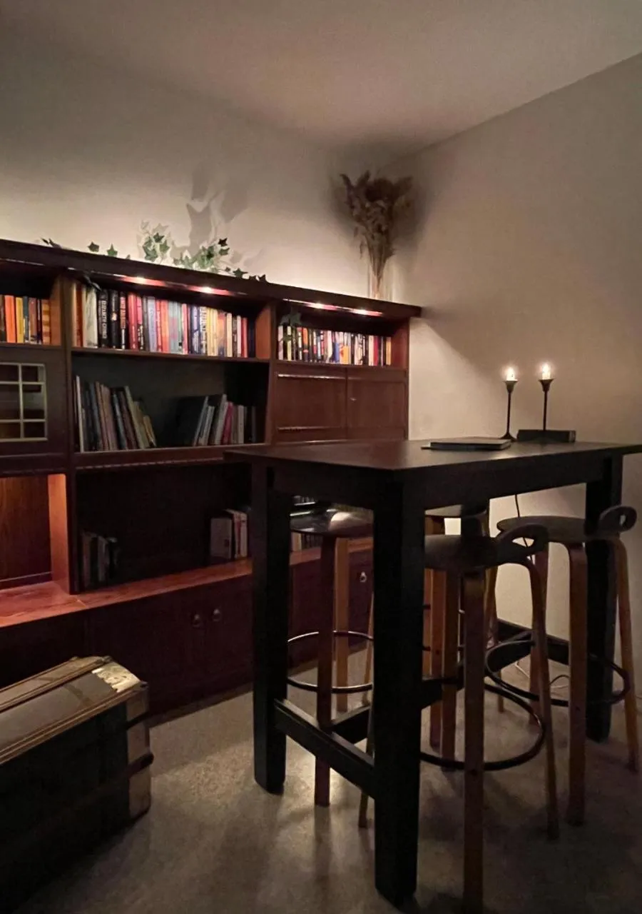 Communal lounge/ TV room in Crafoord Place Hostel