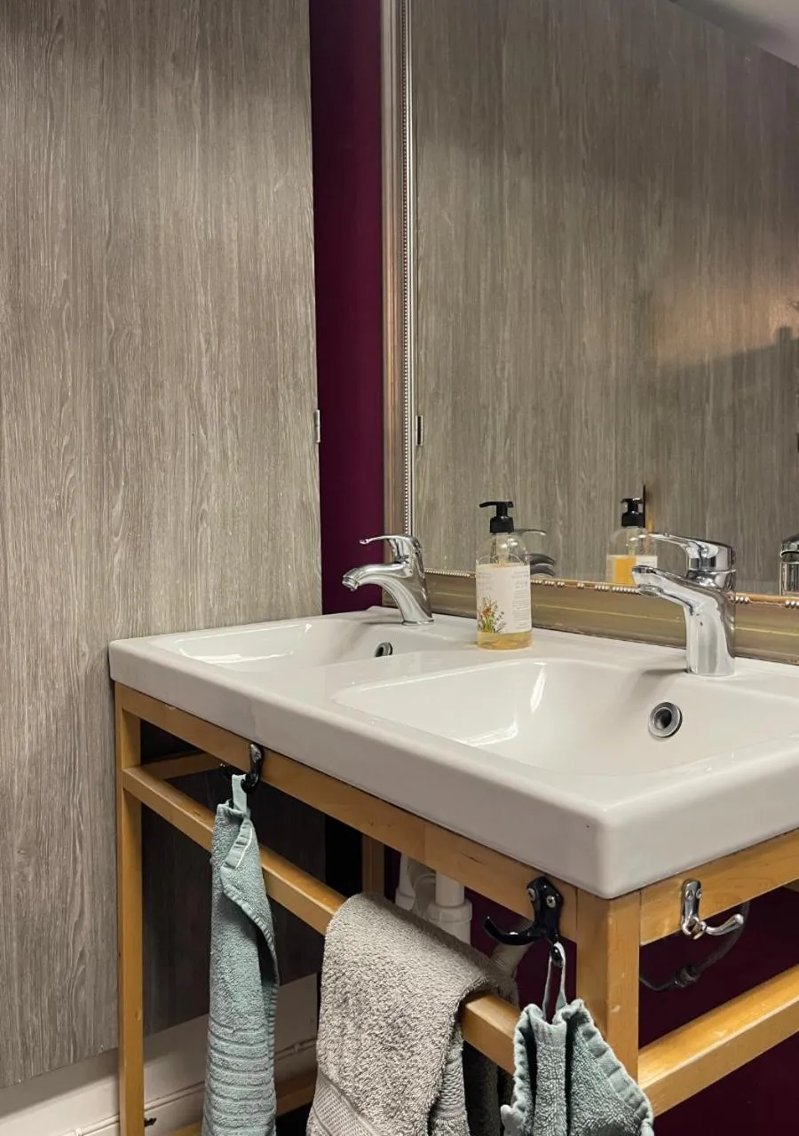 Bathroom in Crafoord Place Hostel