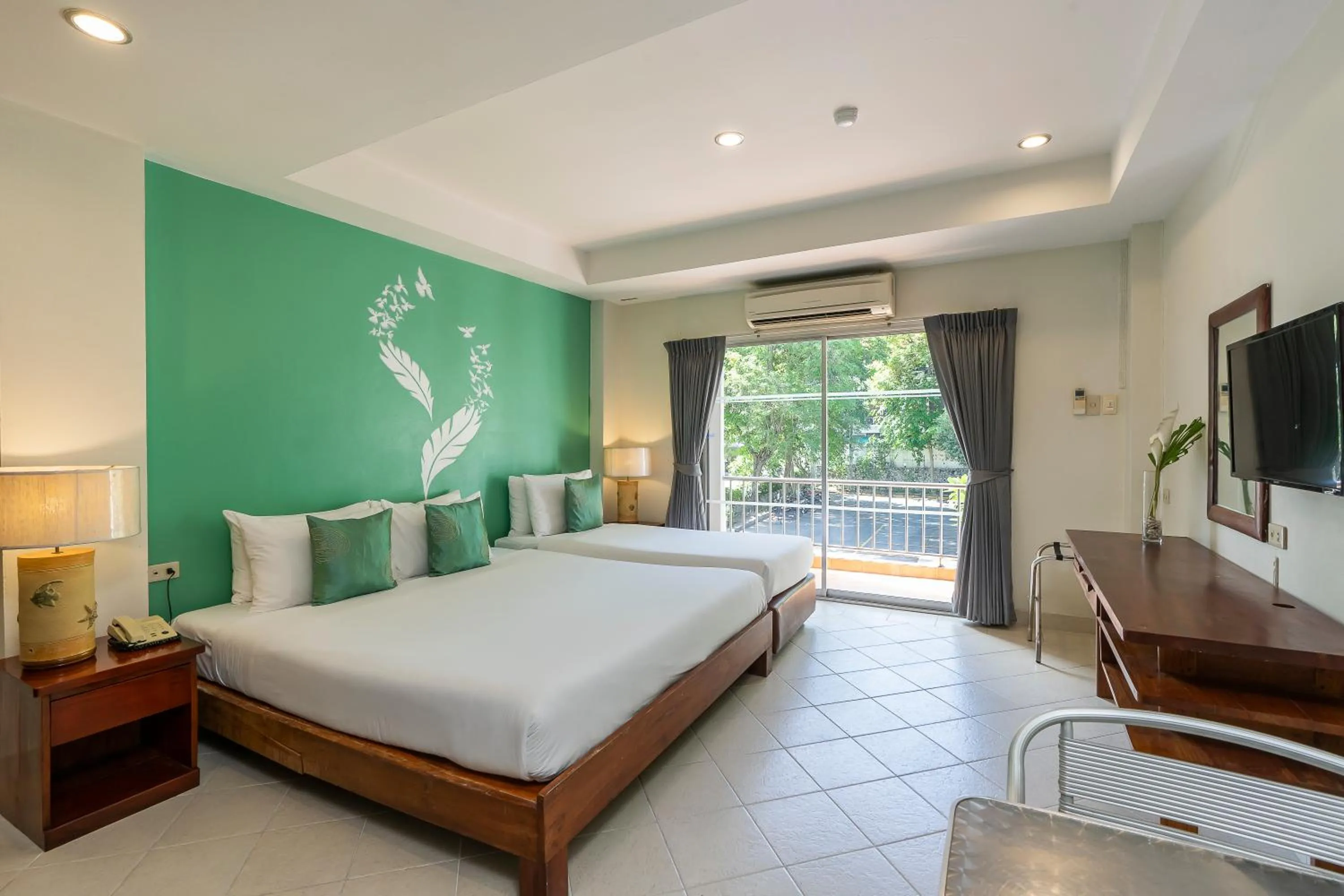 TV and multimedia, Bed in Bella Villa Pattaya 3rd Road