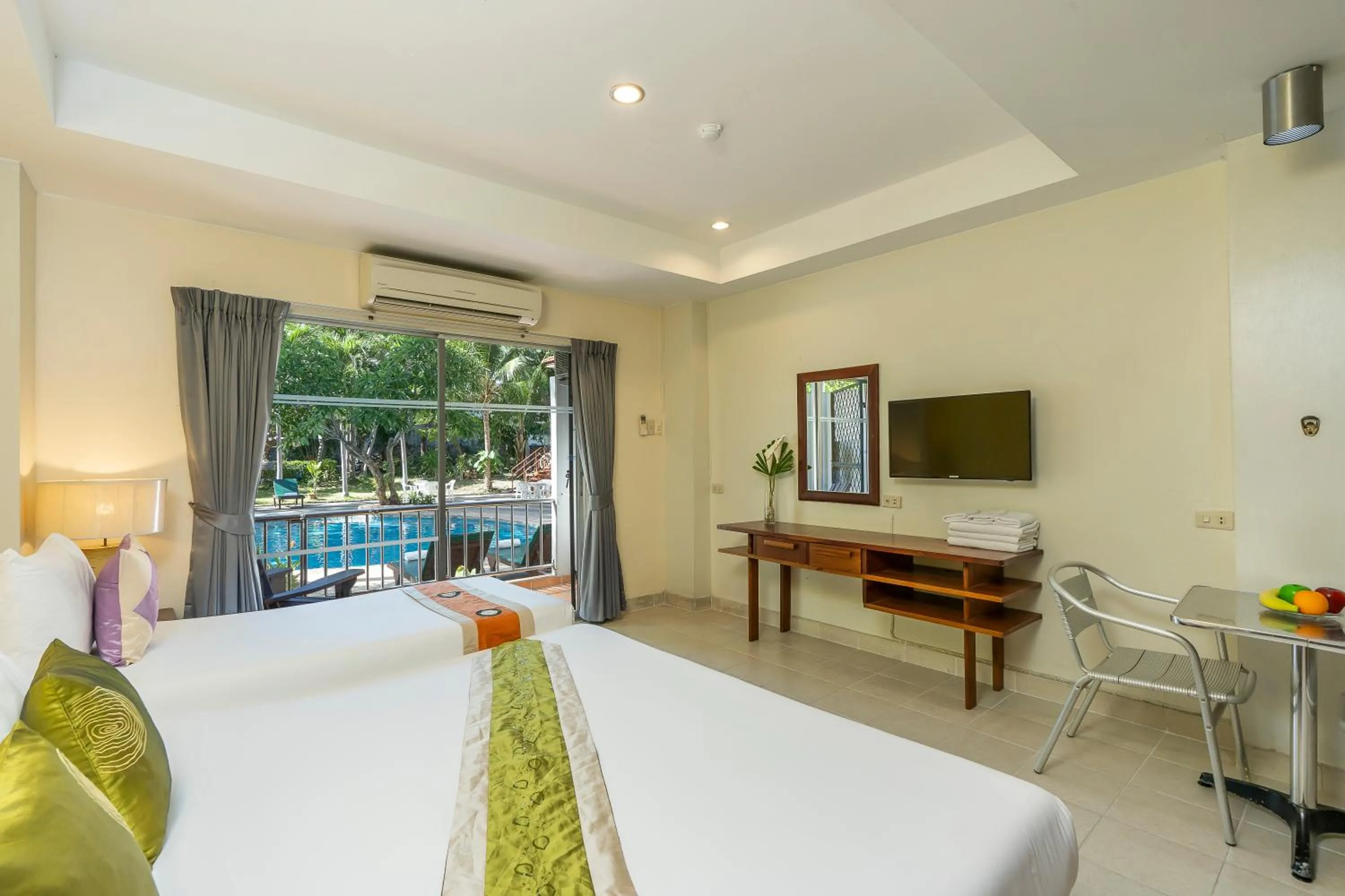 TV and multimedia, Bed in Bella Villa Pattaya 3rd Road