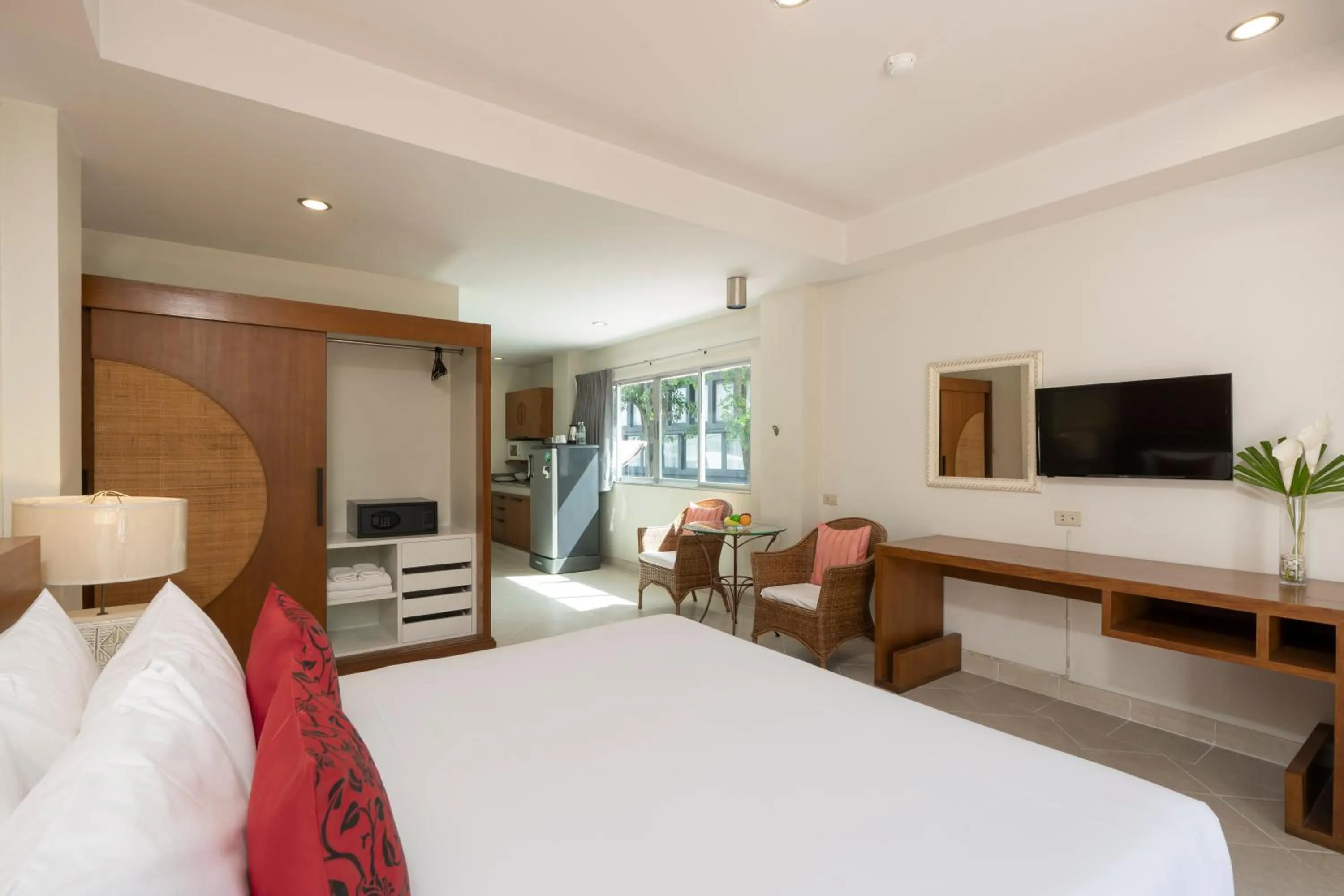 Bedroom, Bed in Bella Villa Pattaya 3rd Road