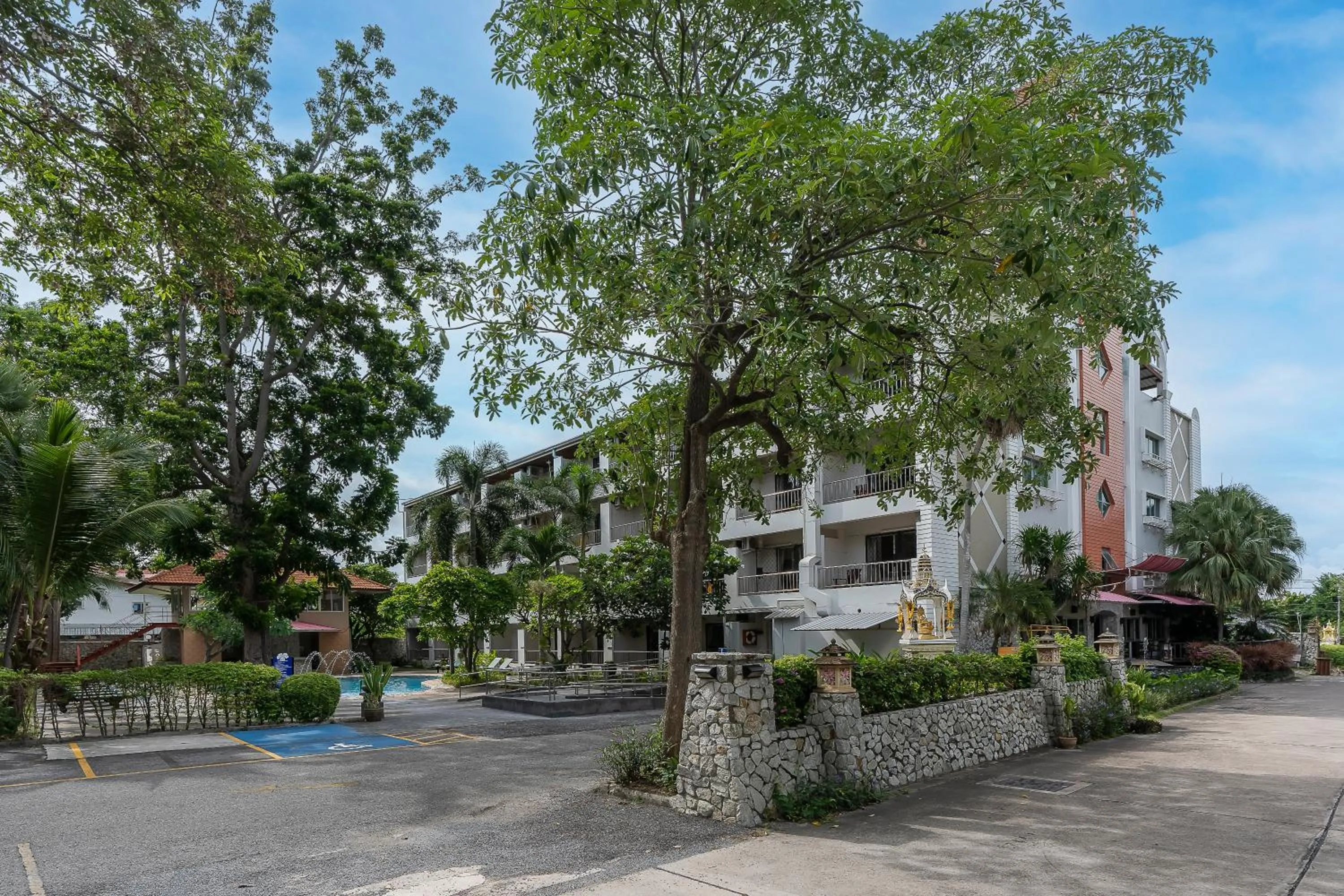 Parking in Bella Villa Pattaya 3rd Road