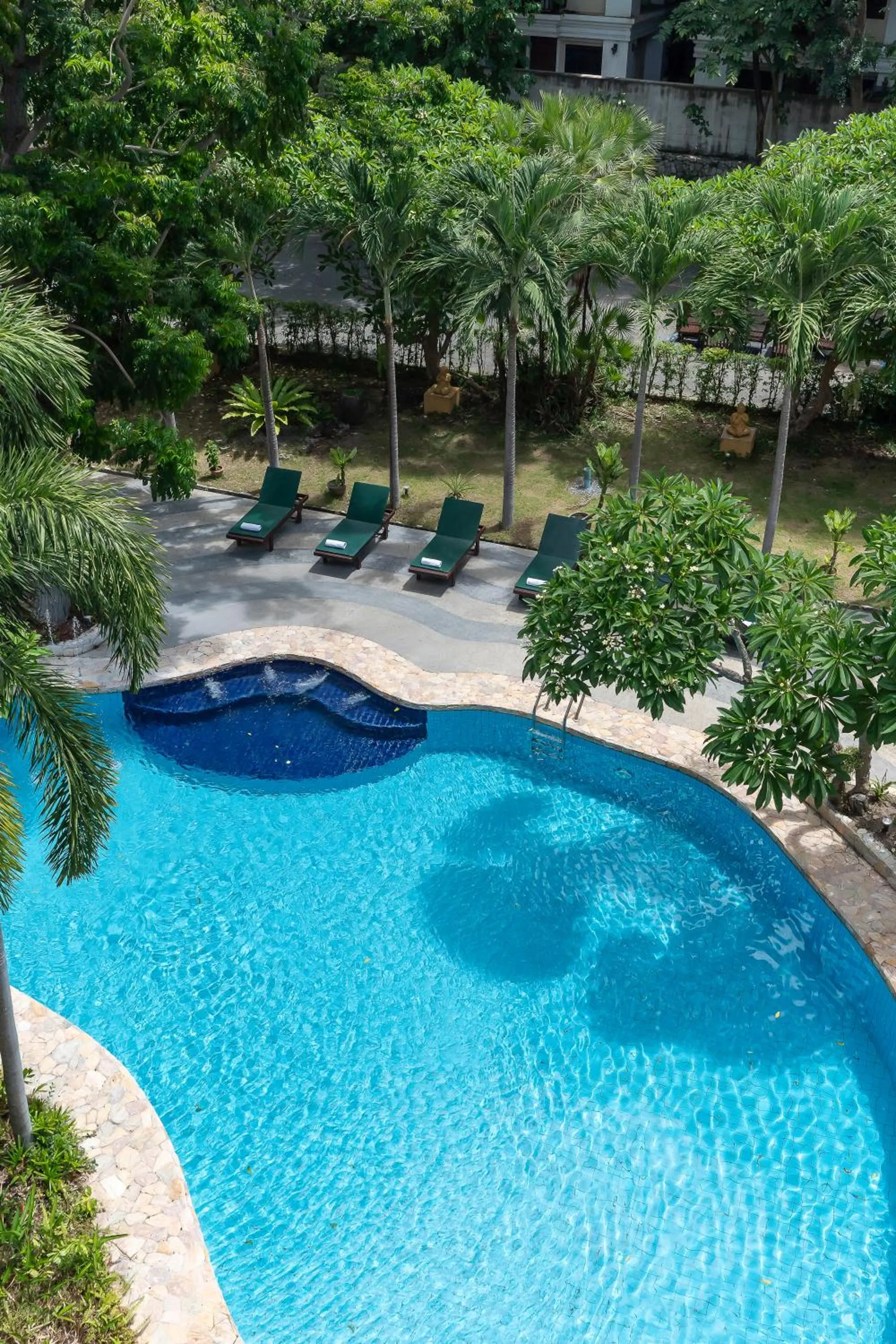 Swimming pool in Bella Villa Pattaya 3rd Road