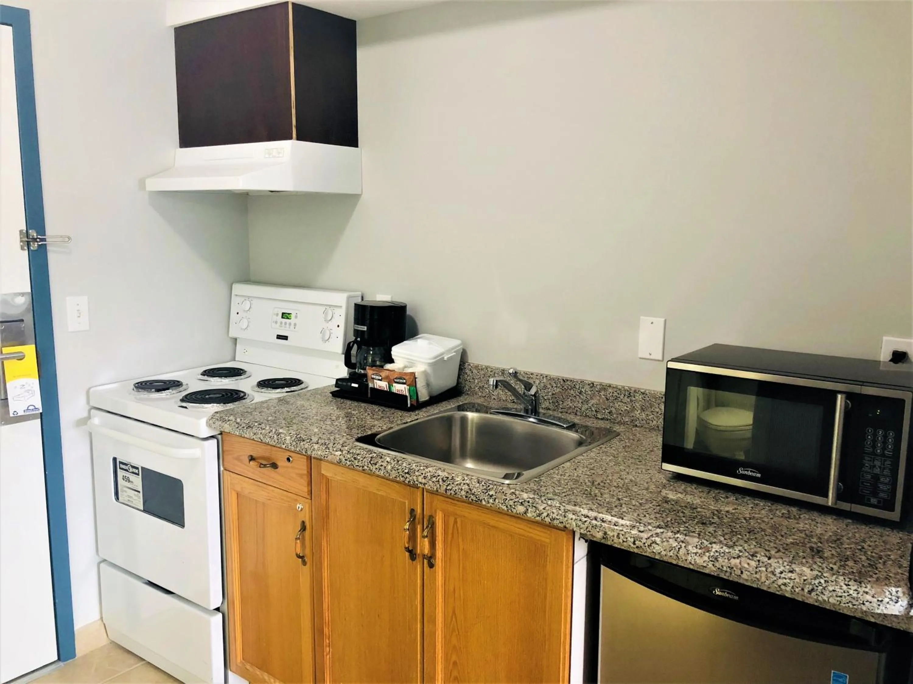 Coffee/tea facilities in Days Inn by Wyndham Kamloops BC