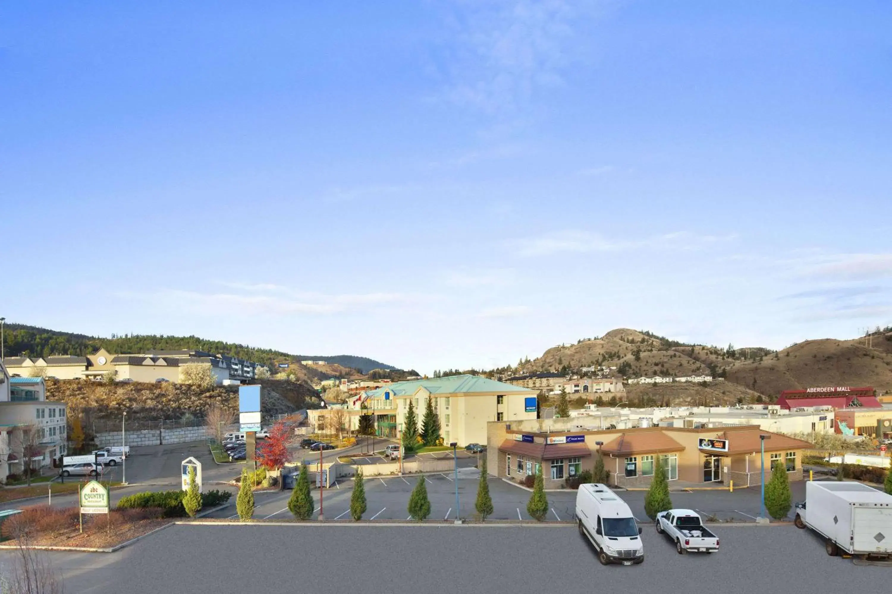 Property building in Days Inn by Wyndham Kamloops BC Property building in Days Inn by Wyndham Kamloops BC